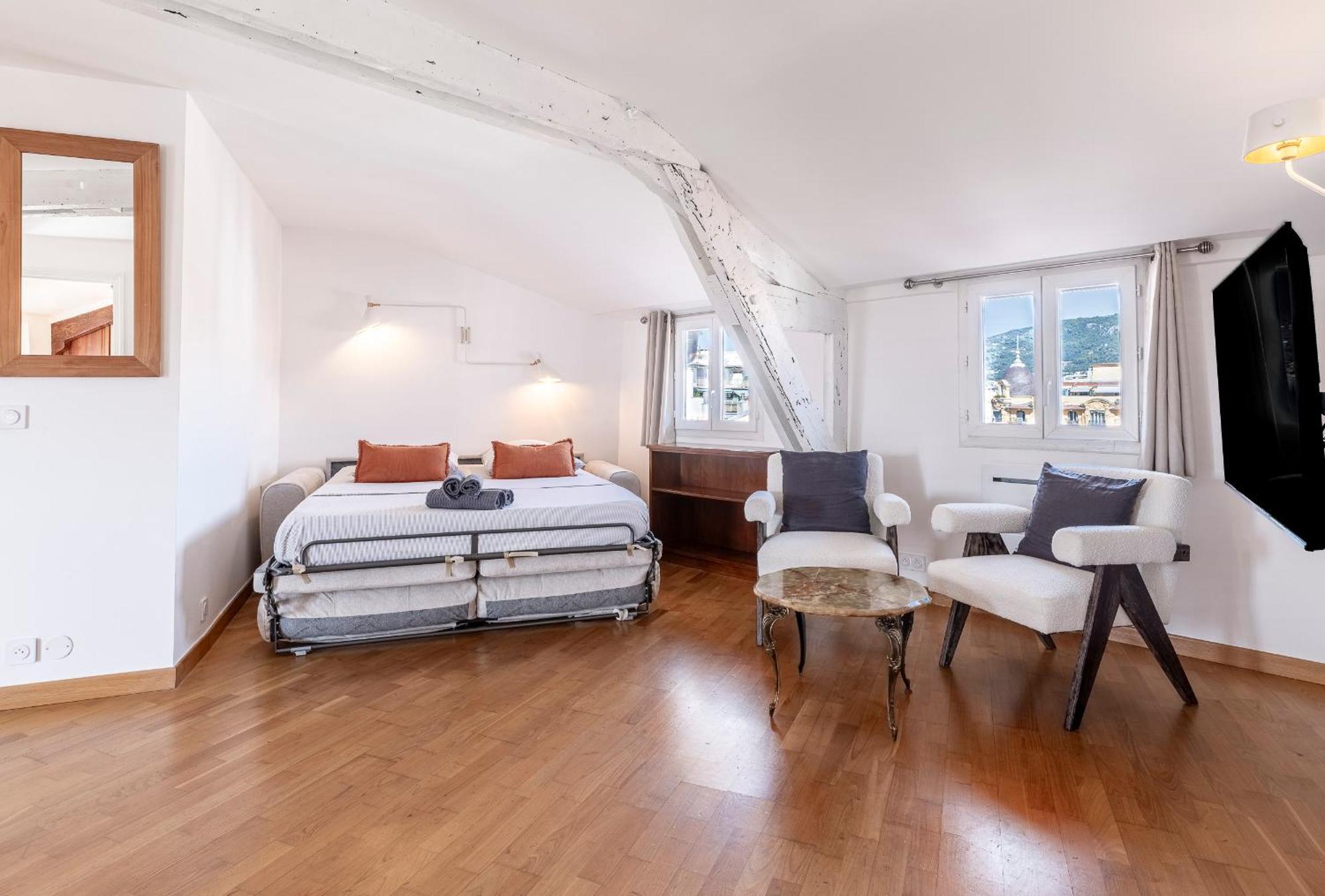 Apartment Charming Peaceful Haven In The Golden Square, Air-conditioned