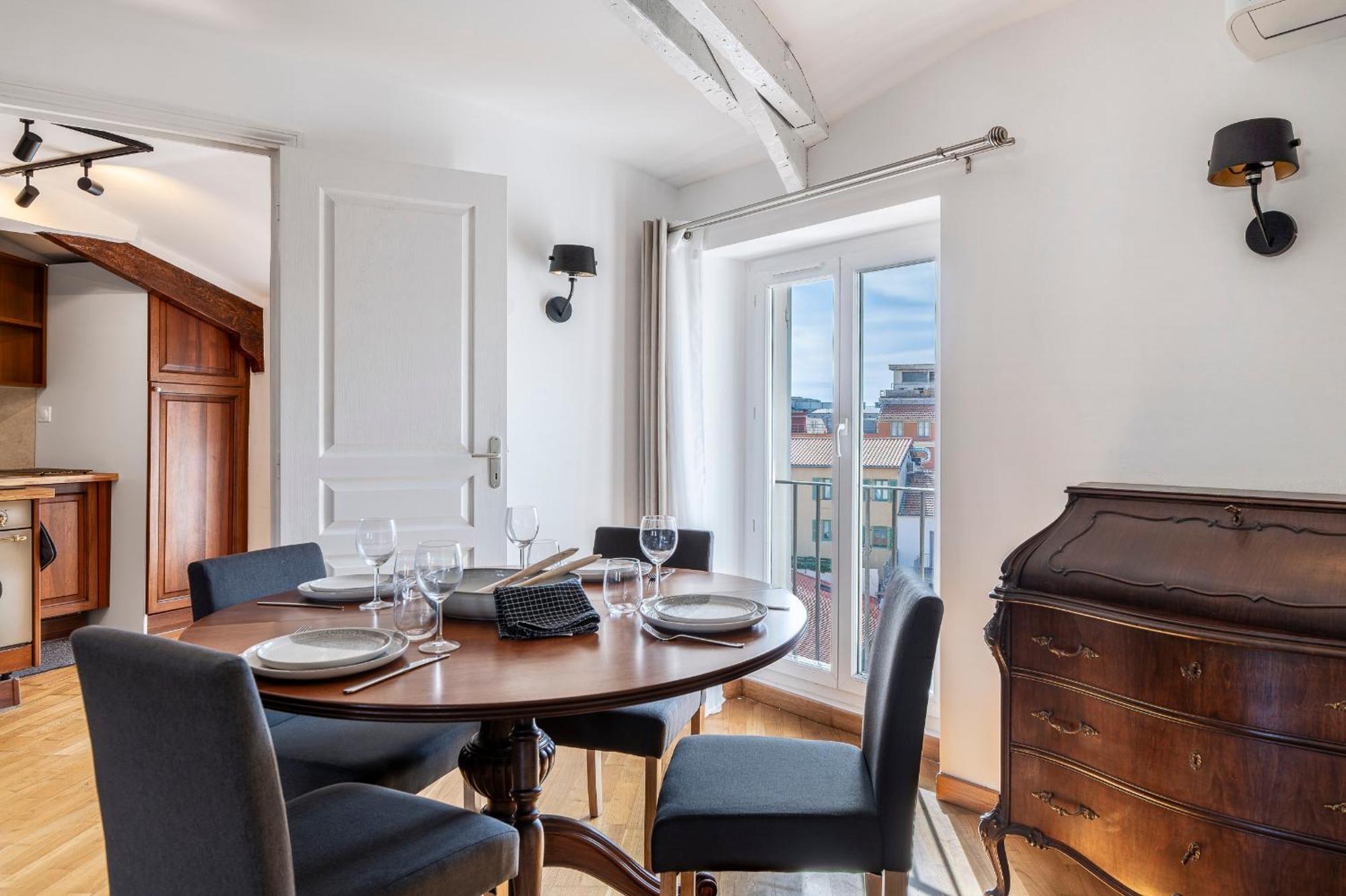 Apartment Charming Peaceful Haven In The Golden Square, Air-conditioned *