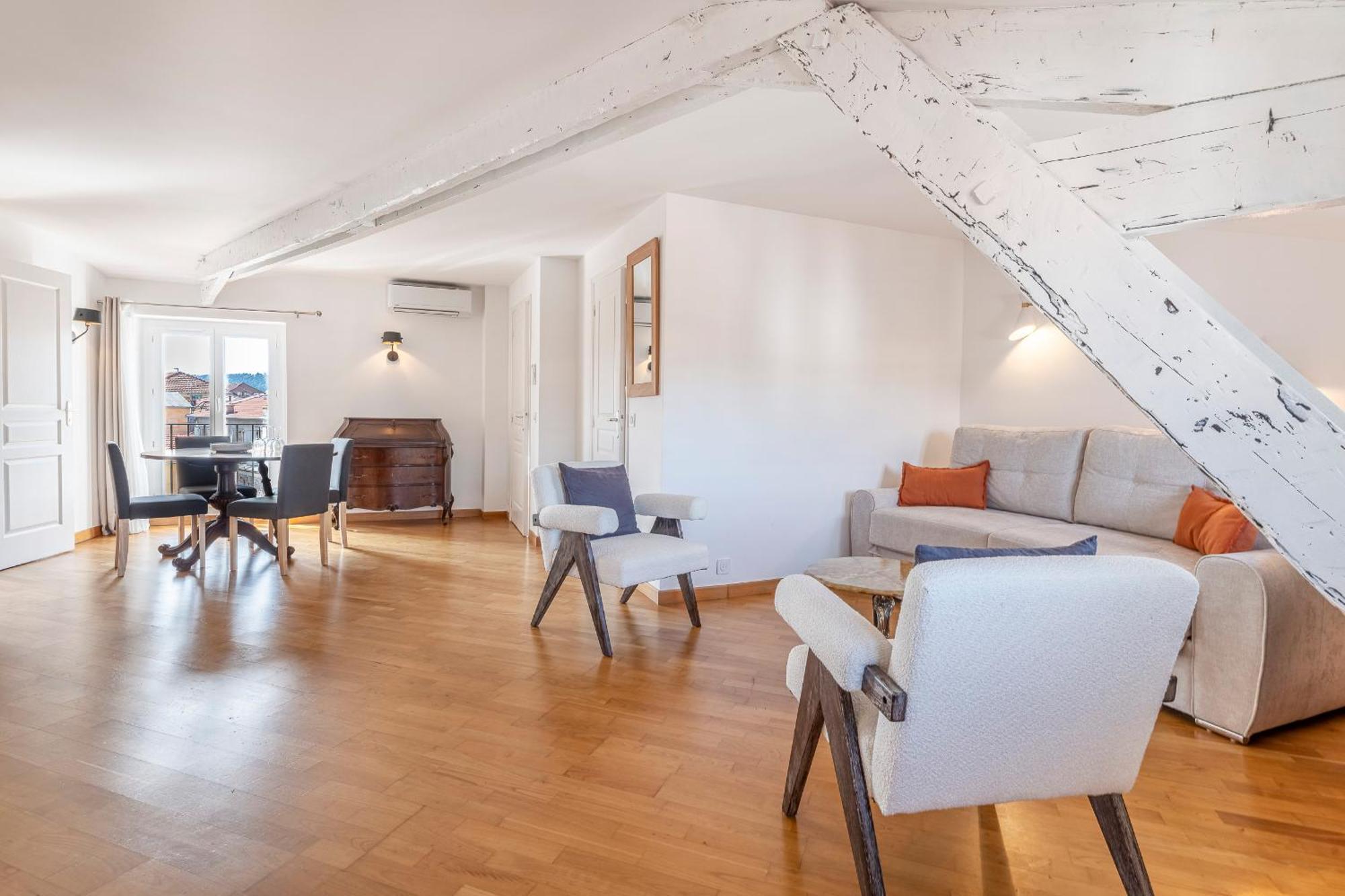 Charming Peaceful Haven In The Golden Square, Air-conditioned * Nice