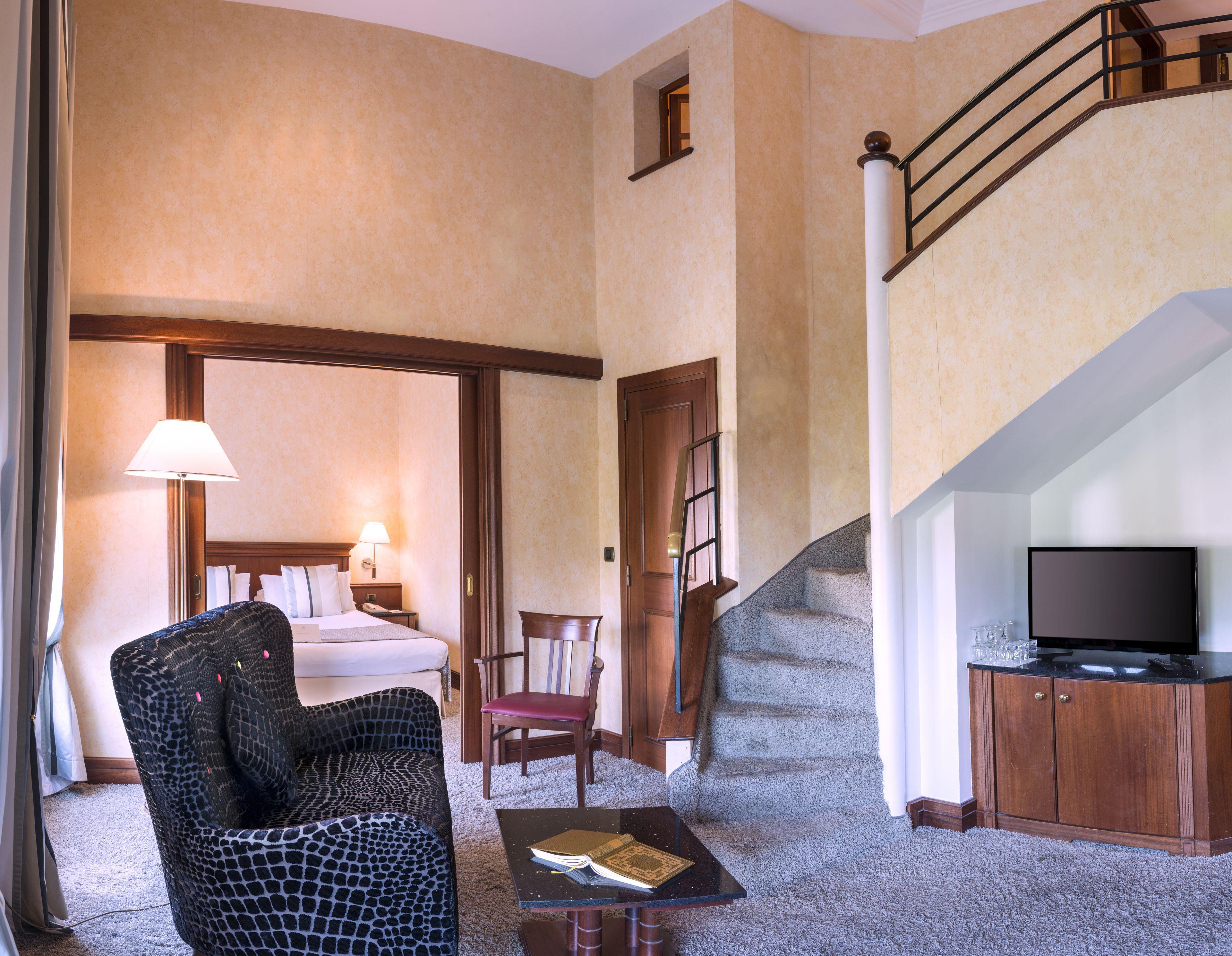 West End Promenade Hotel 4*