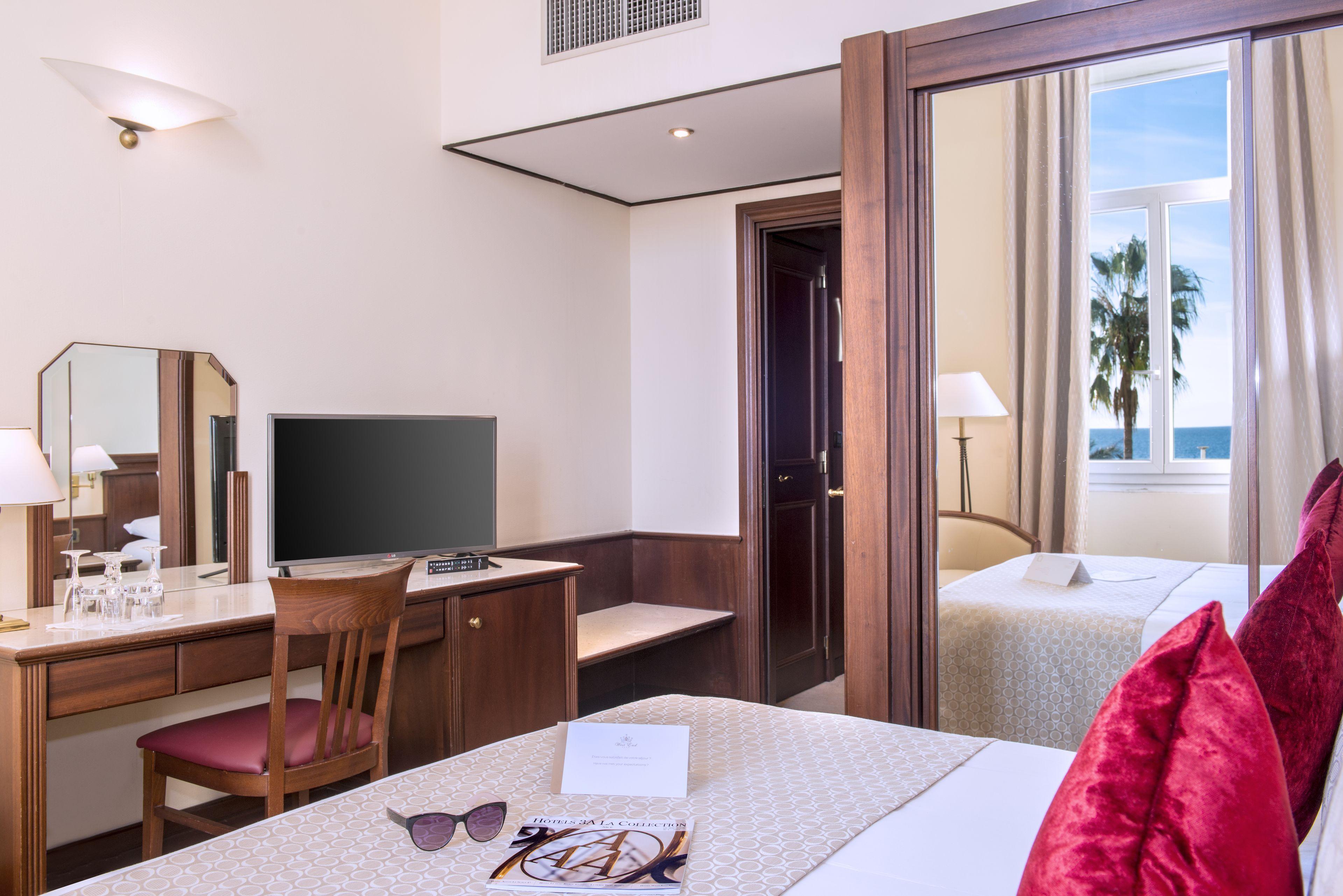 West End Promenade Hotel 4*