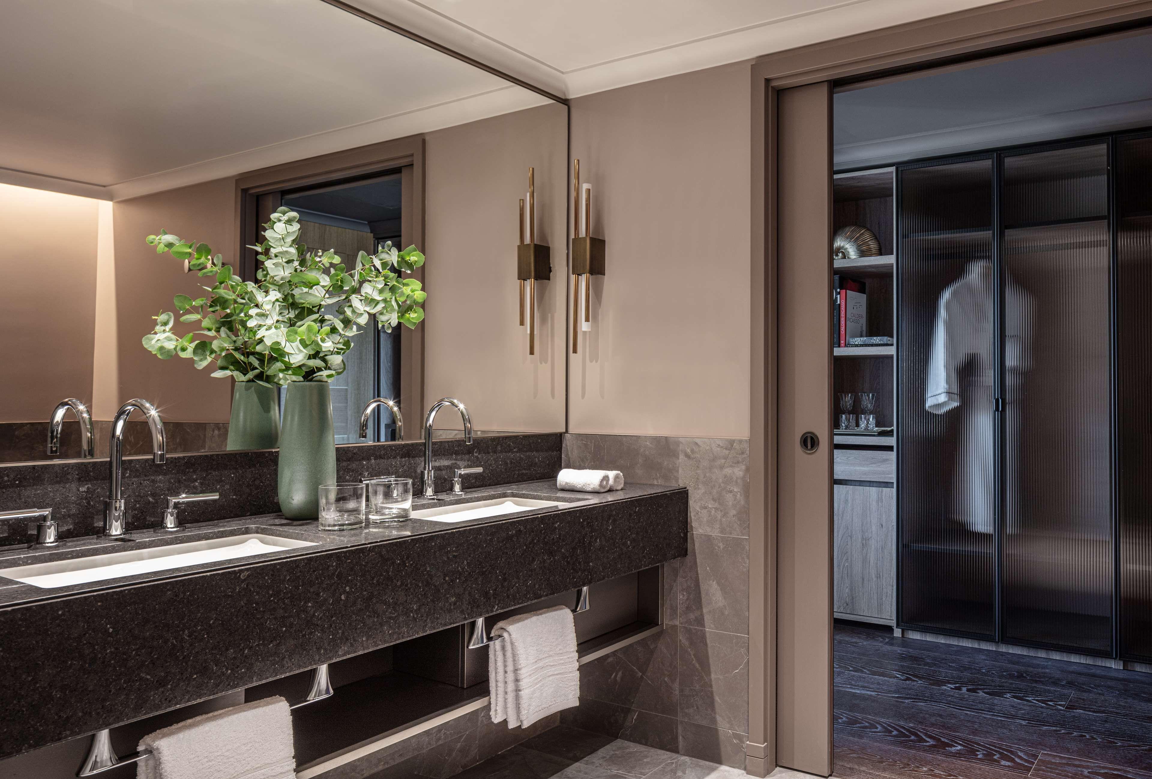 Anantara Plaza - A Leading Of The World Hotel 5*