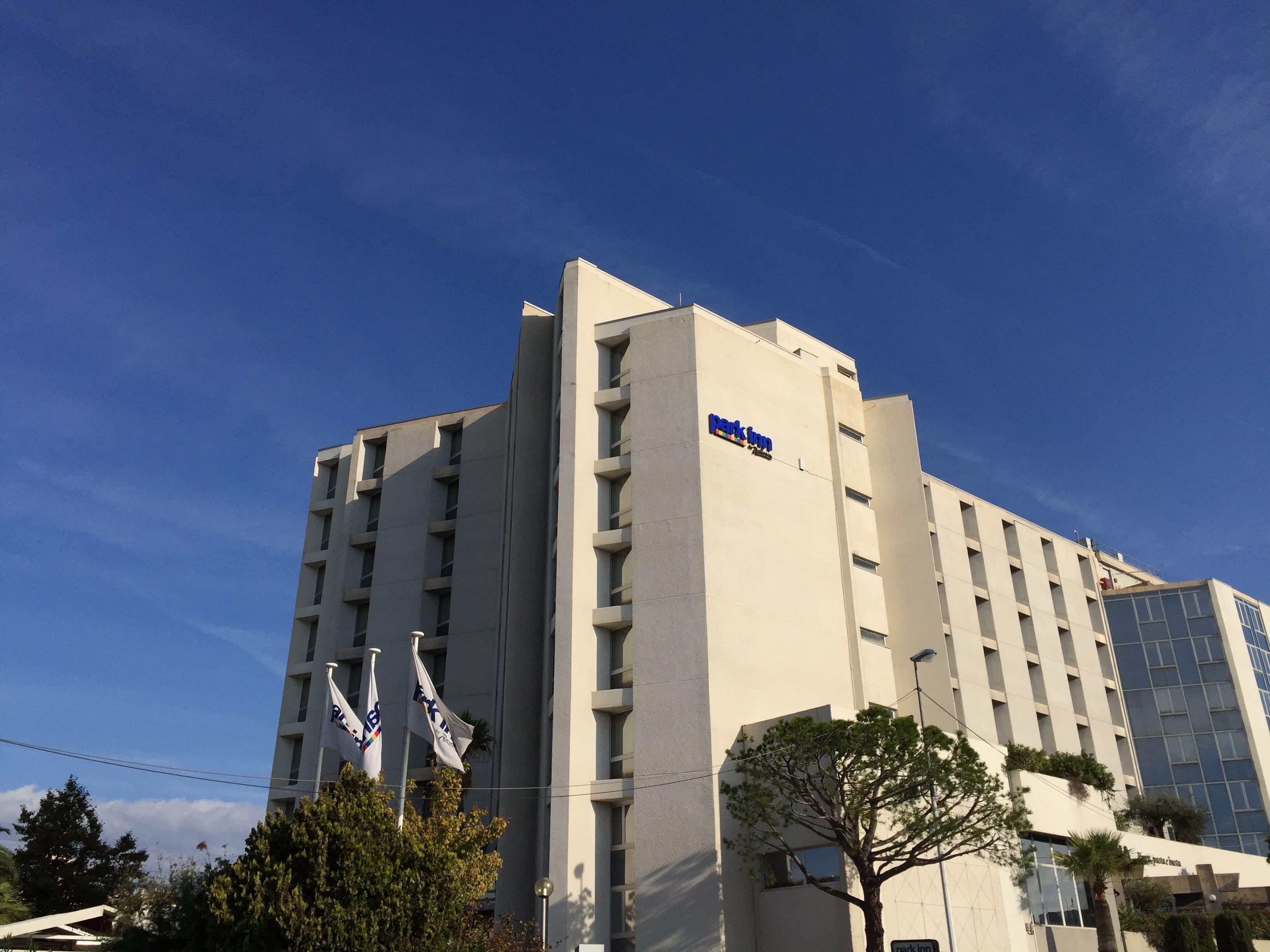 Radisson Airport 4*