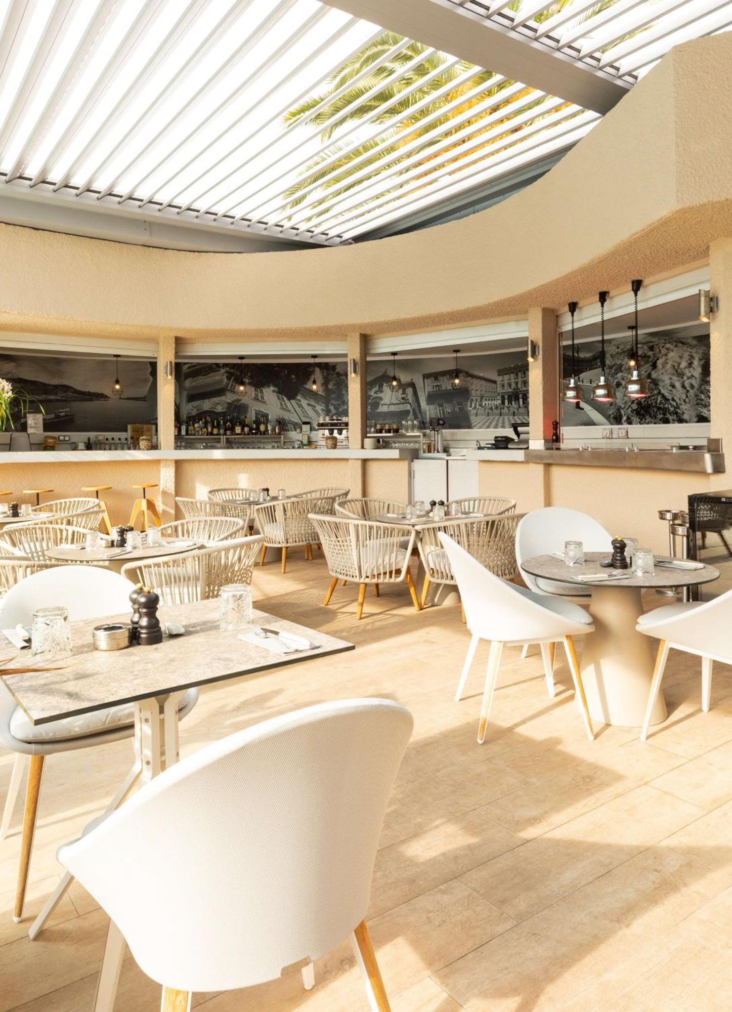 Hotel Radisson Airport 4*