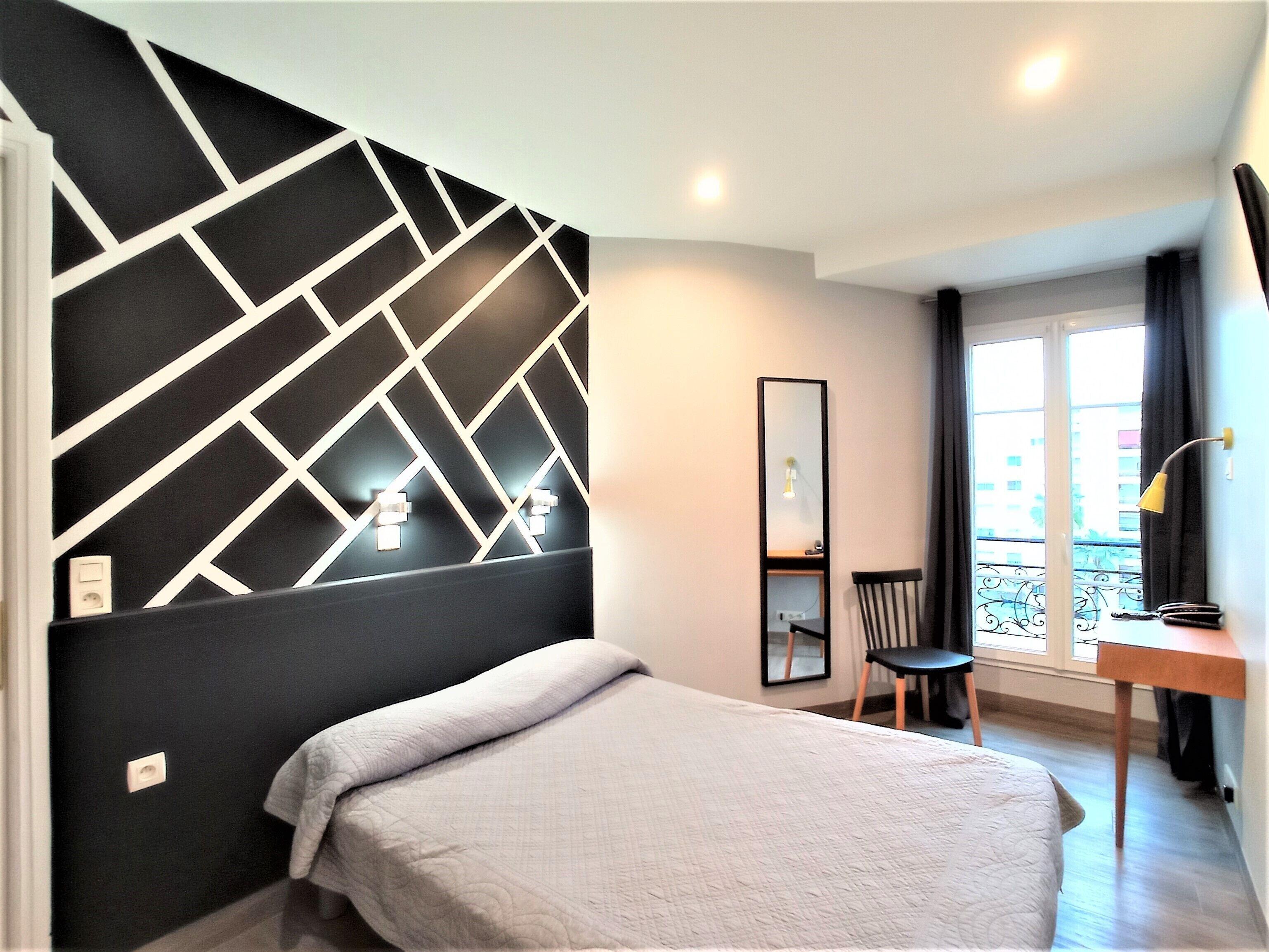 H33 Hotel 2*