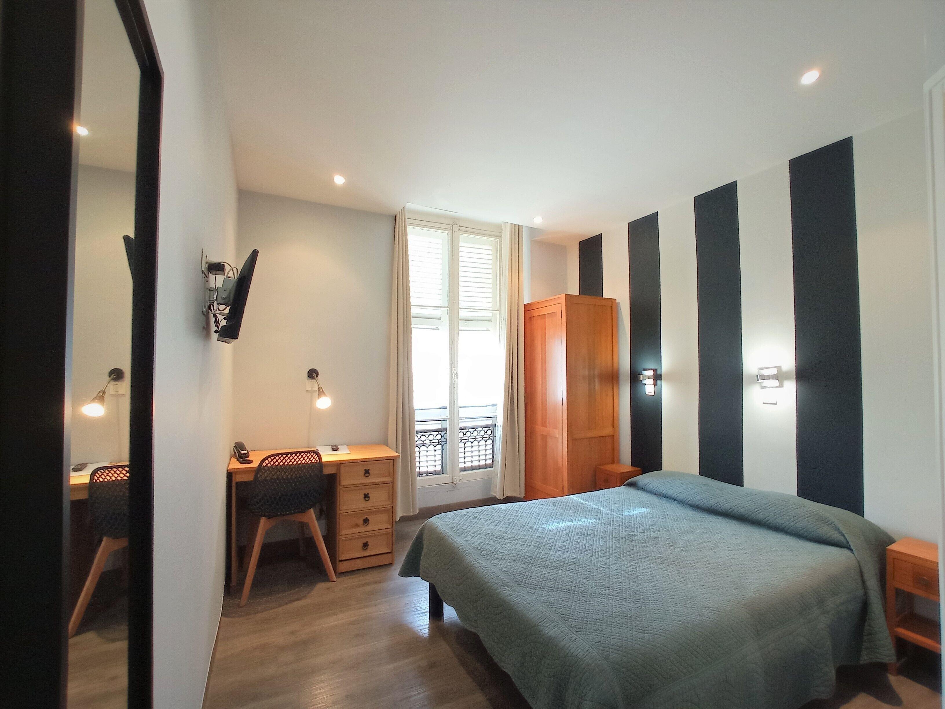 Hotel H33 2*