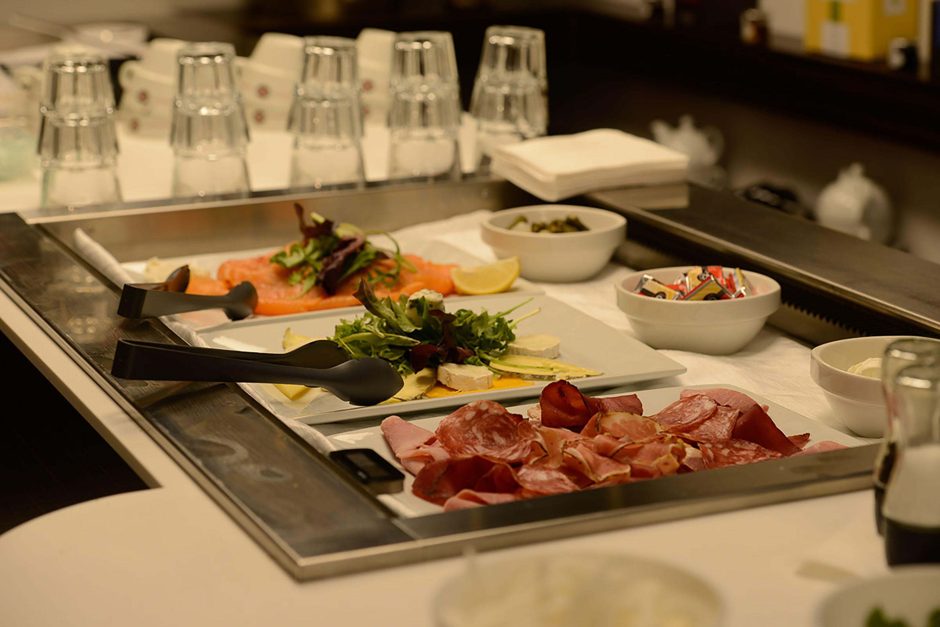 Hotel & Monsigny 3*