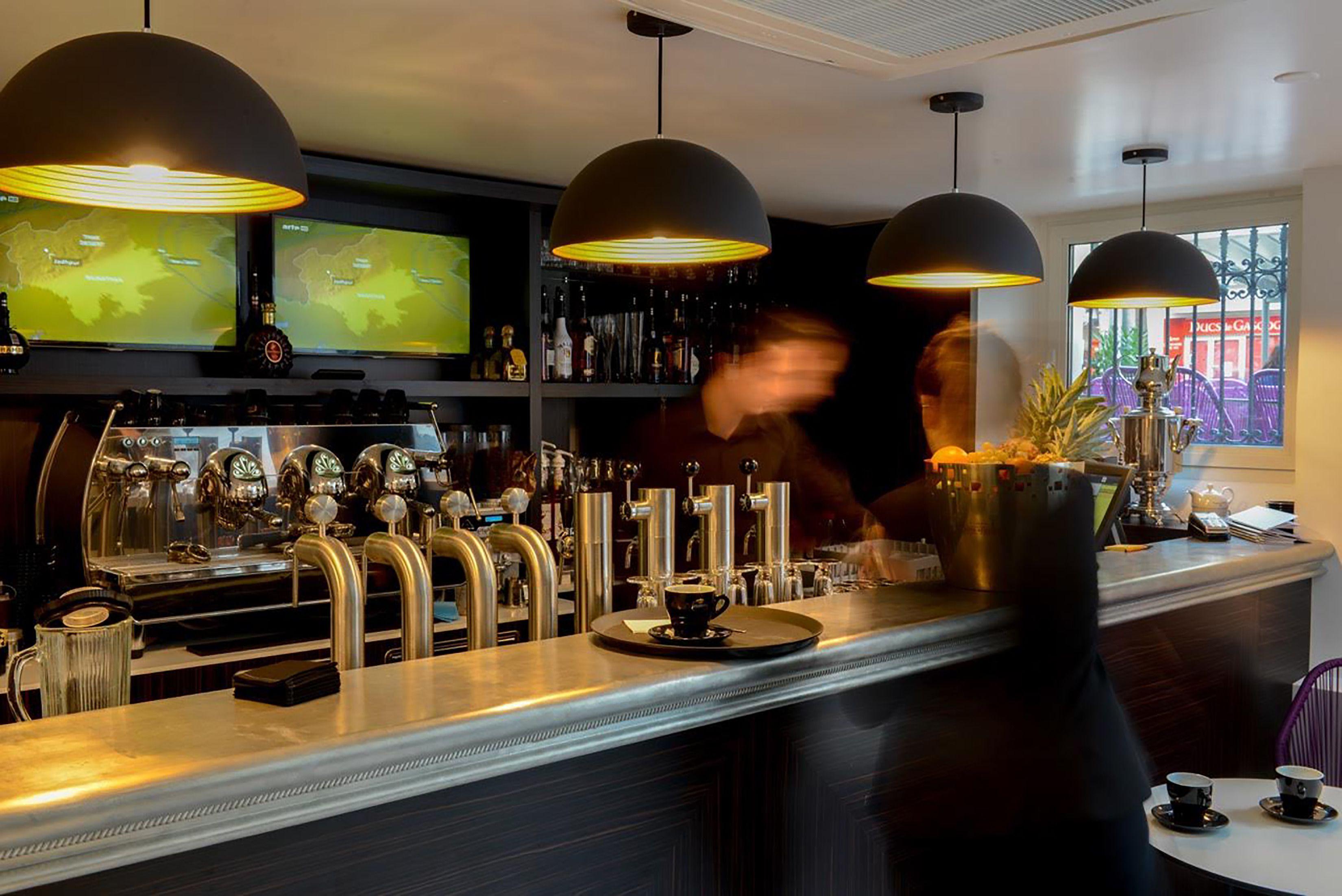 Hotel & Monsigny 3*