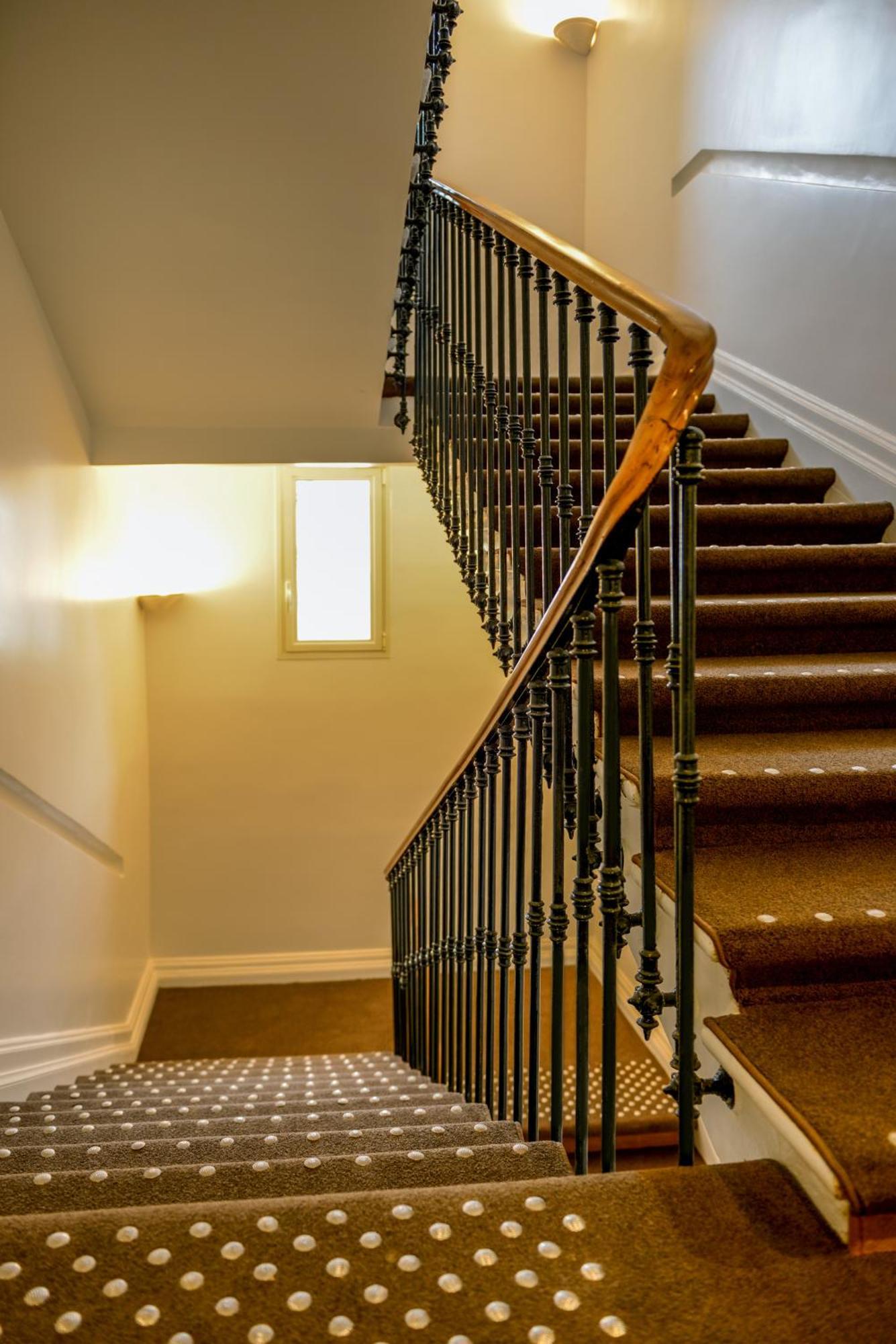 Hotel & Monsigny 3*