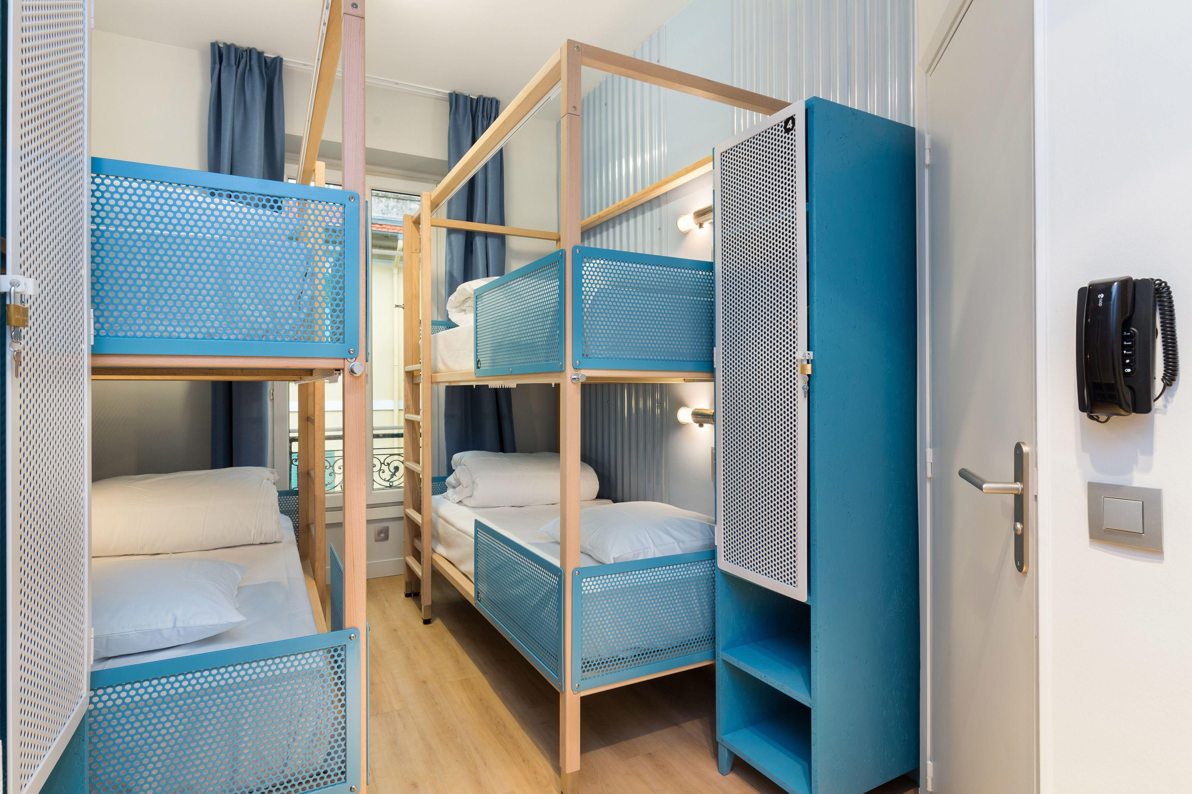 Ozz Hostel *