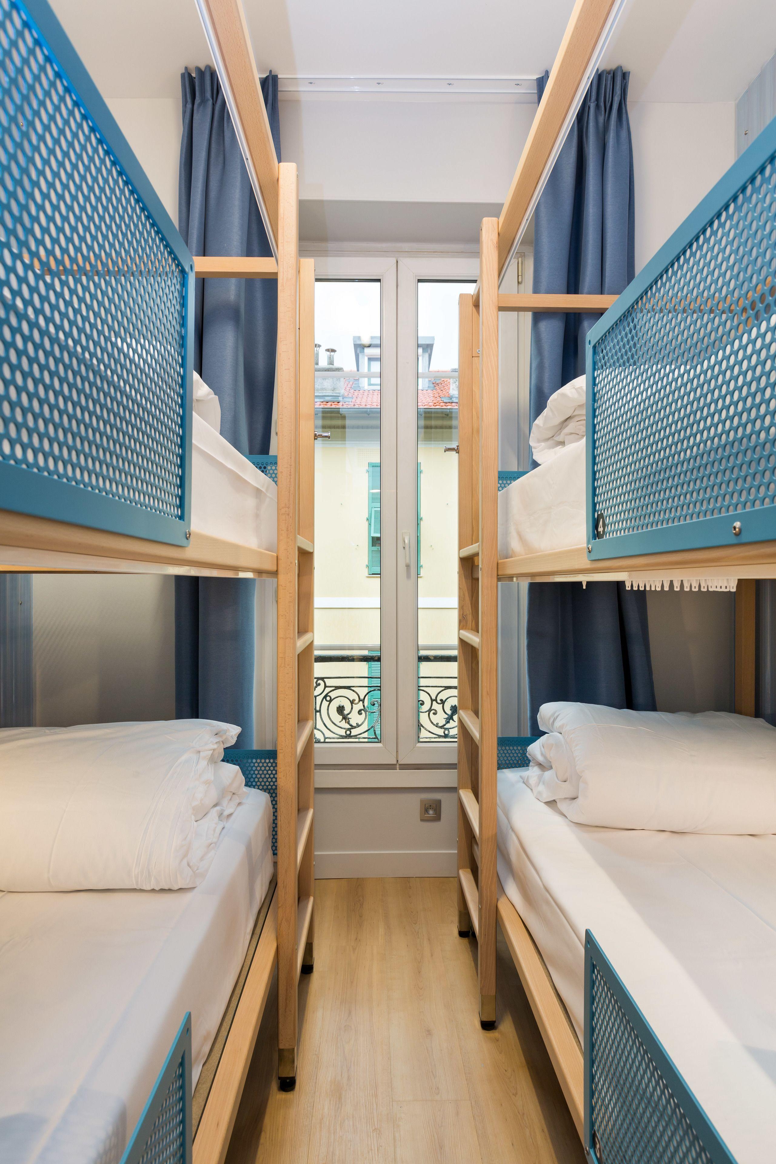 Ozz Hostel *