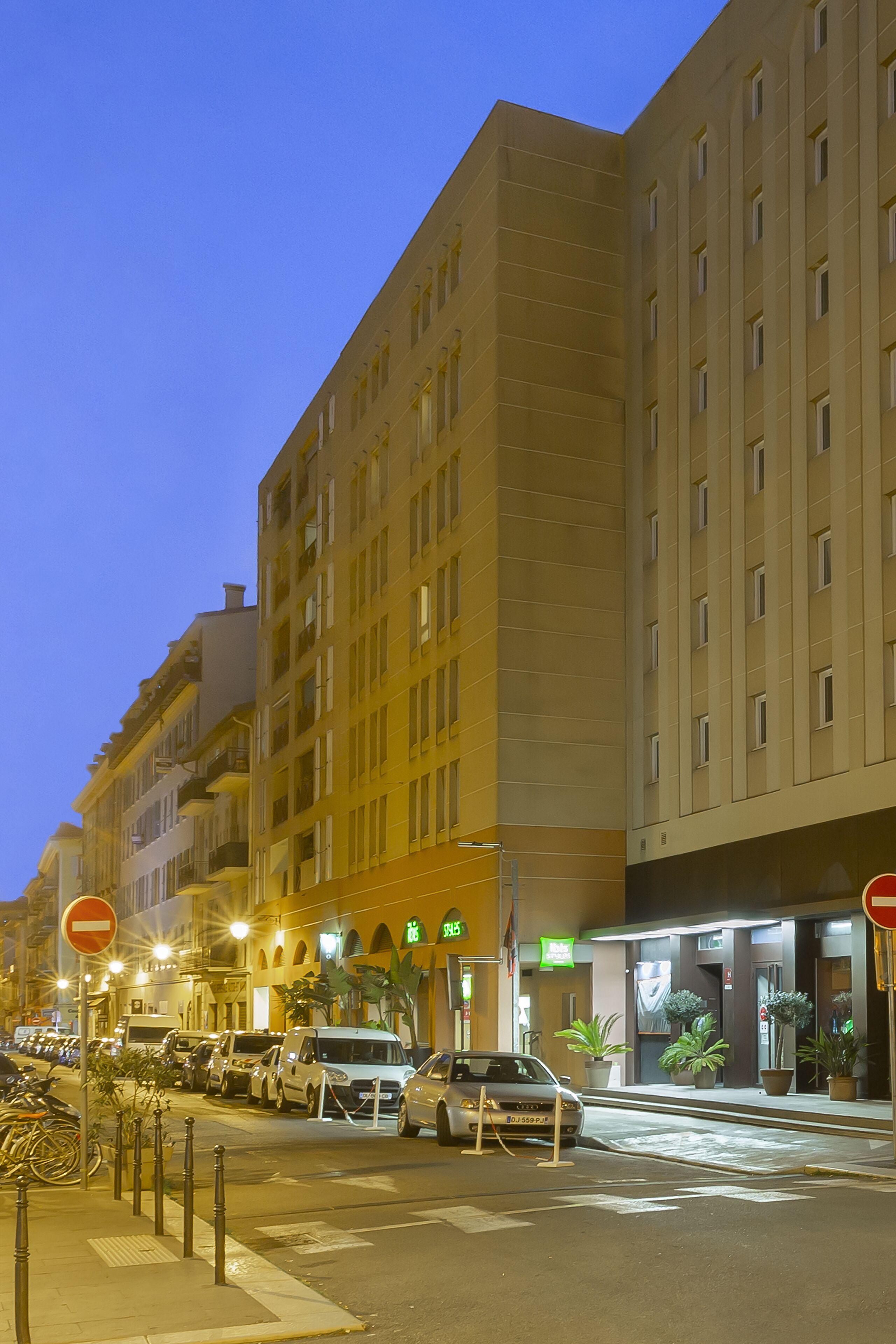 Hotel Ibis Styles Centre Port 3*