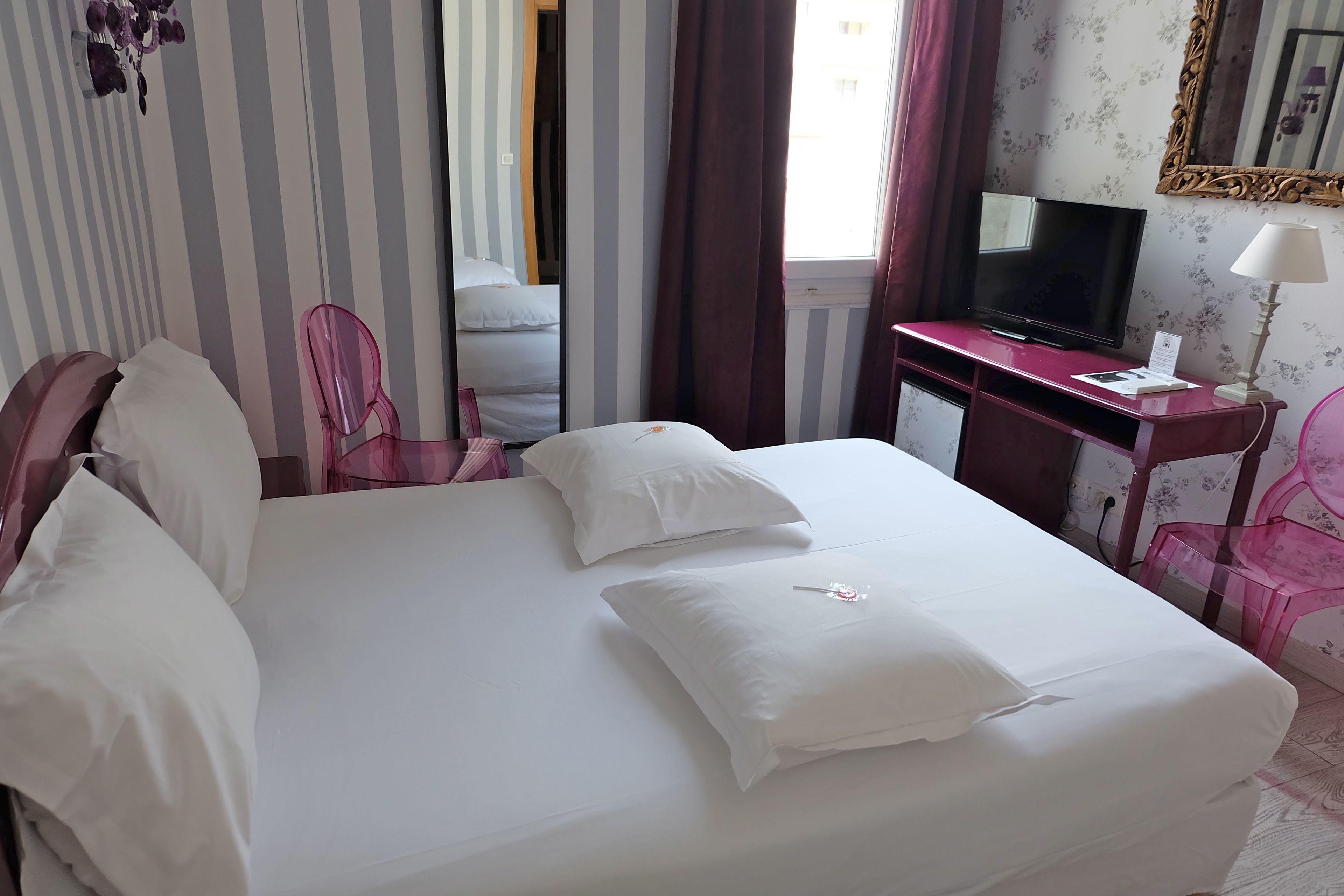 Aria Hotel 3*