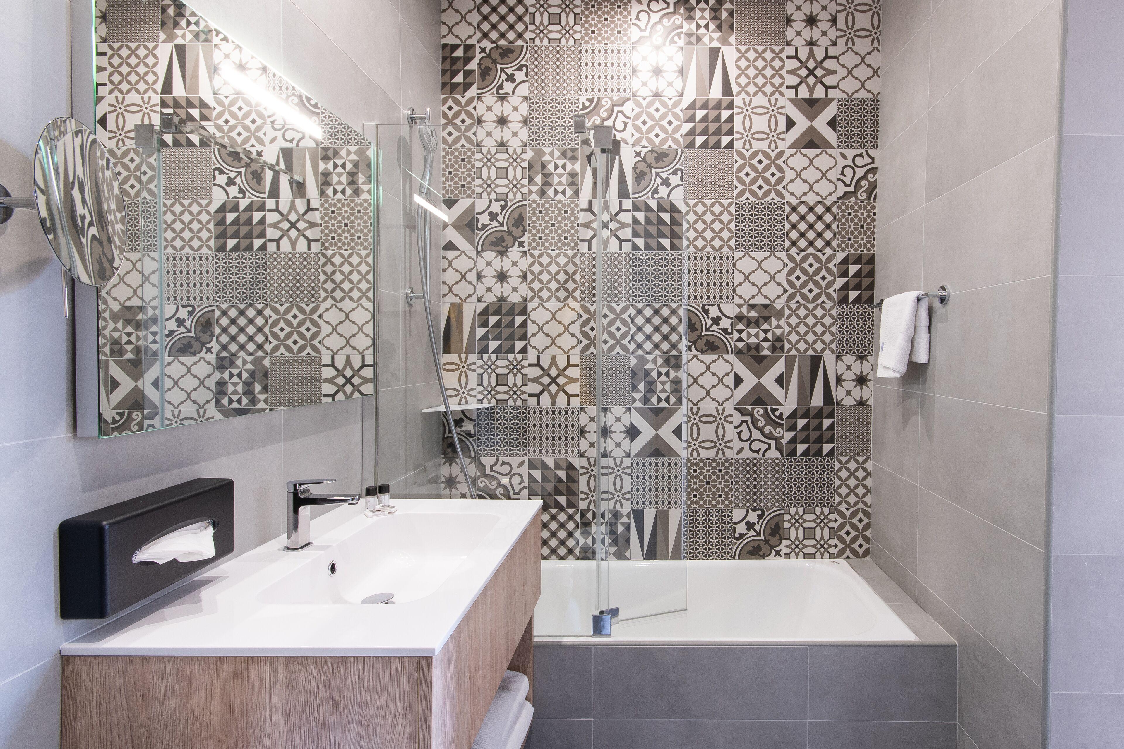 Aria Hotel 3*