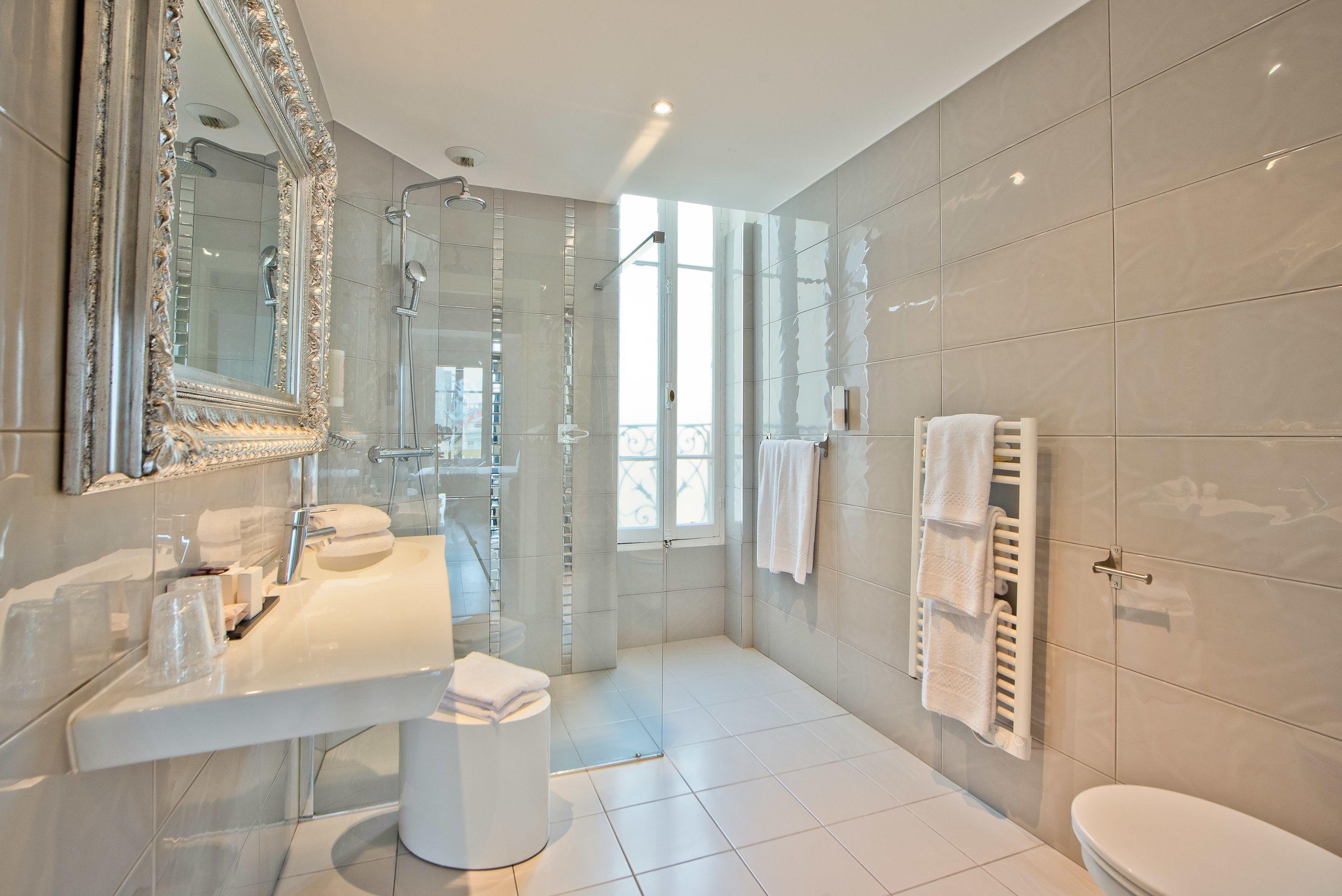 Hotel La Victor Hugo 3*