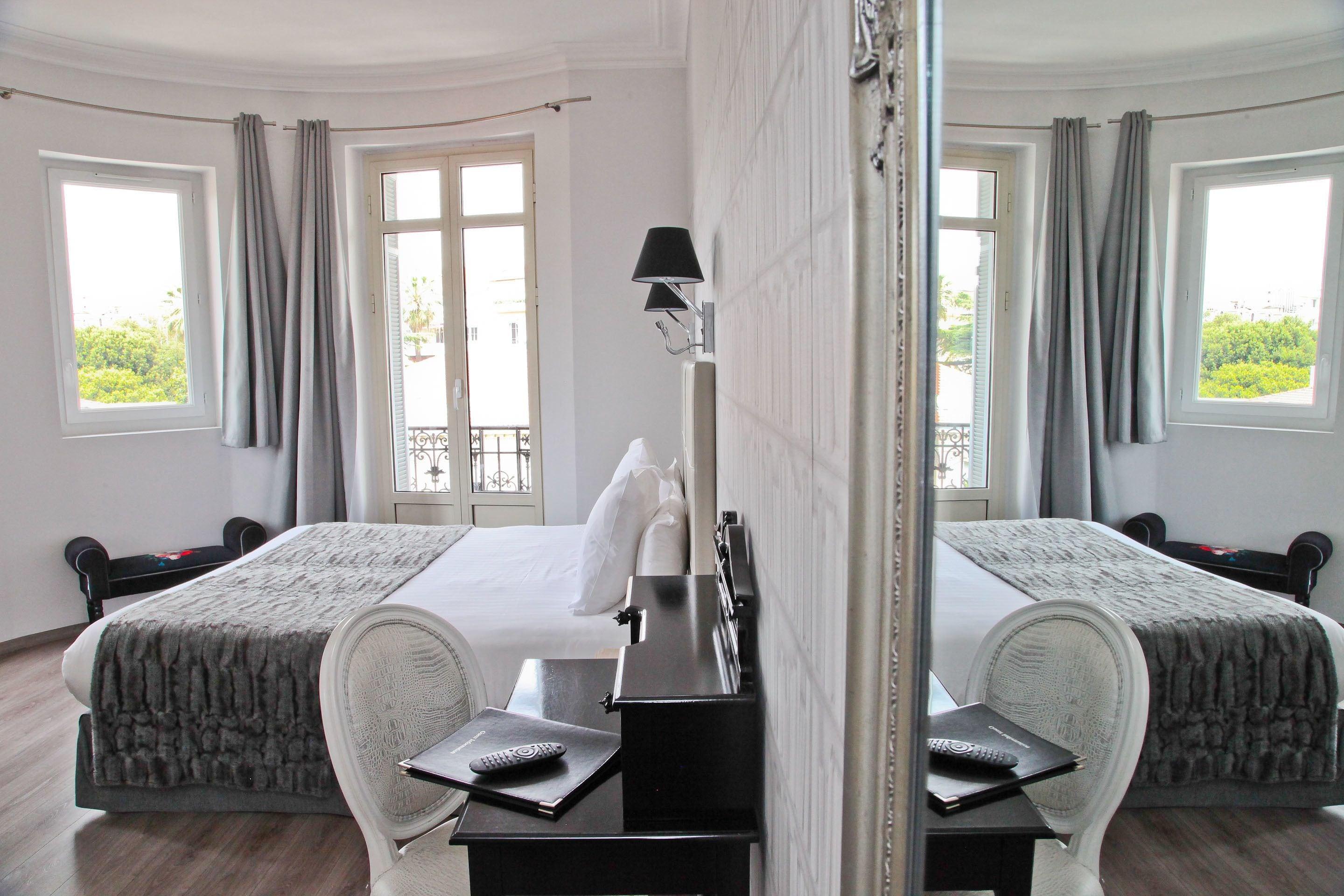 Hotel La Victor Hugo 3*