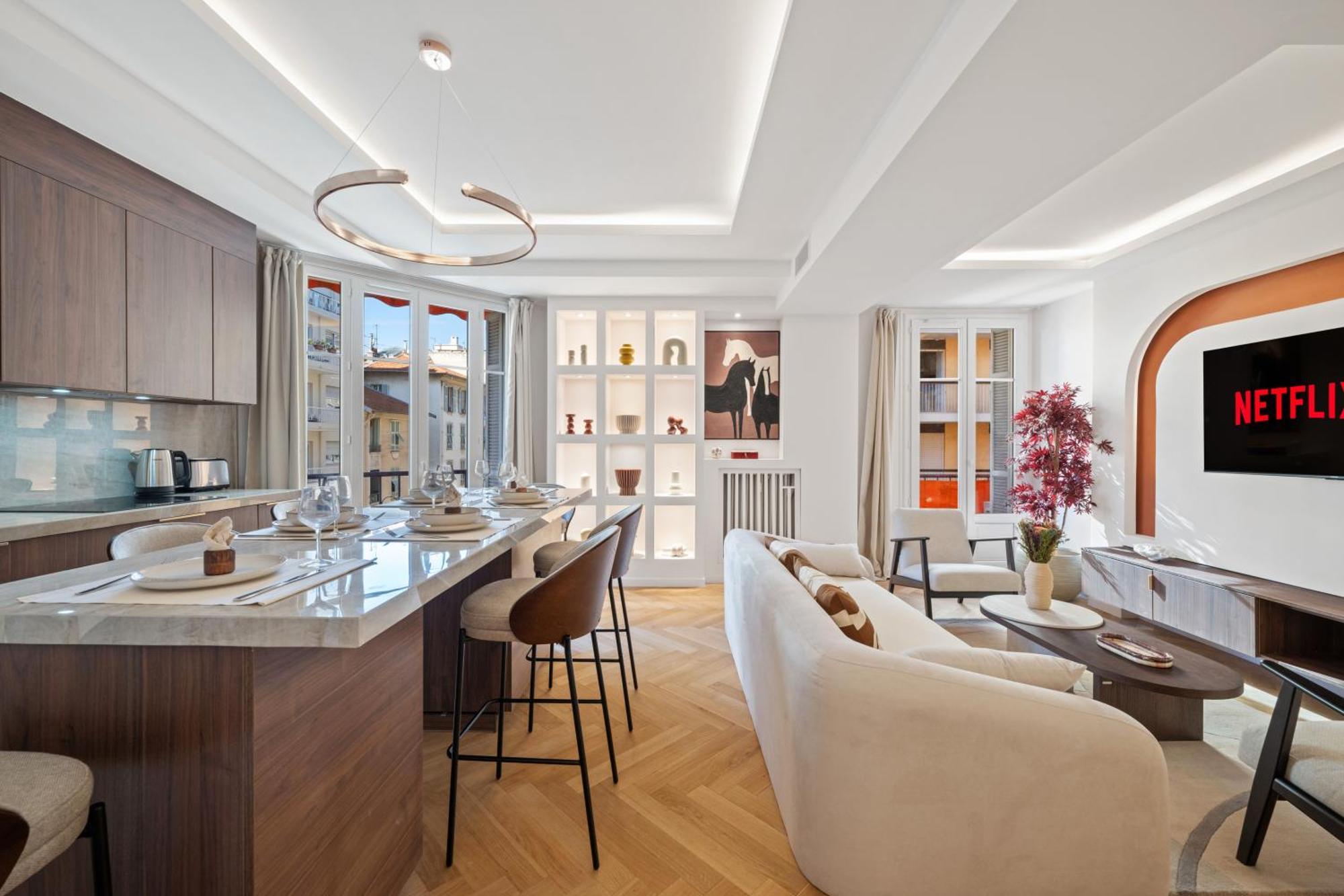 Luxueux, Spacieux Dans Le Quartier Du Port *