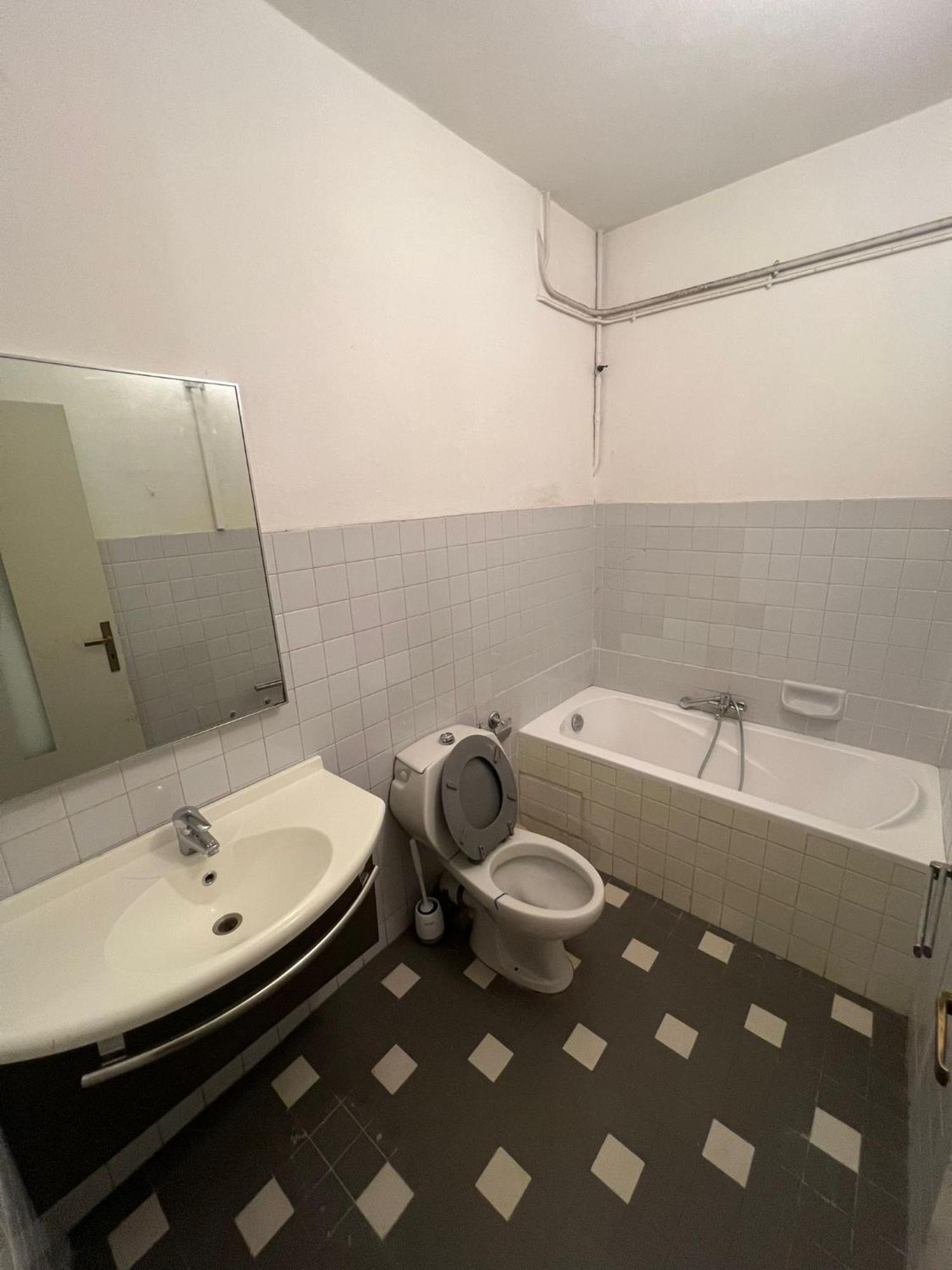 T2 Pasteur Apartment