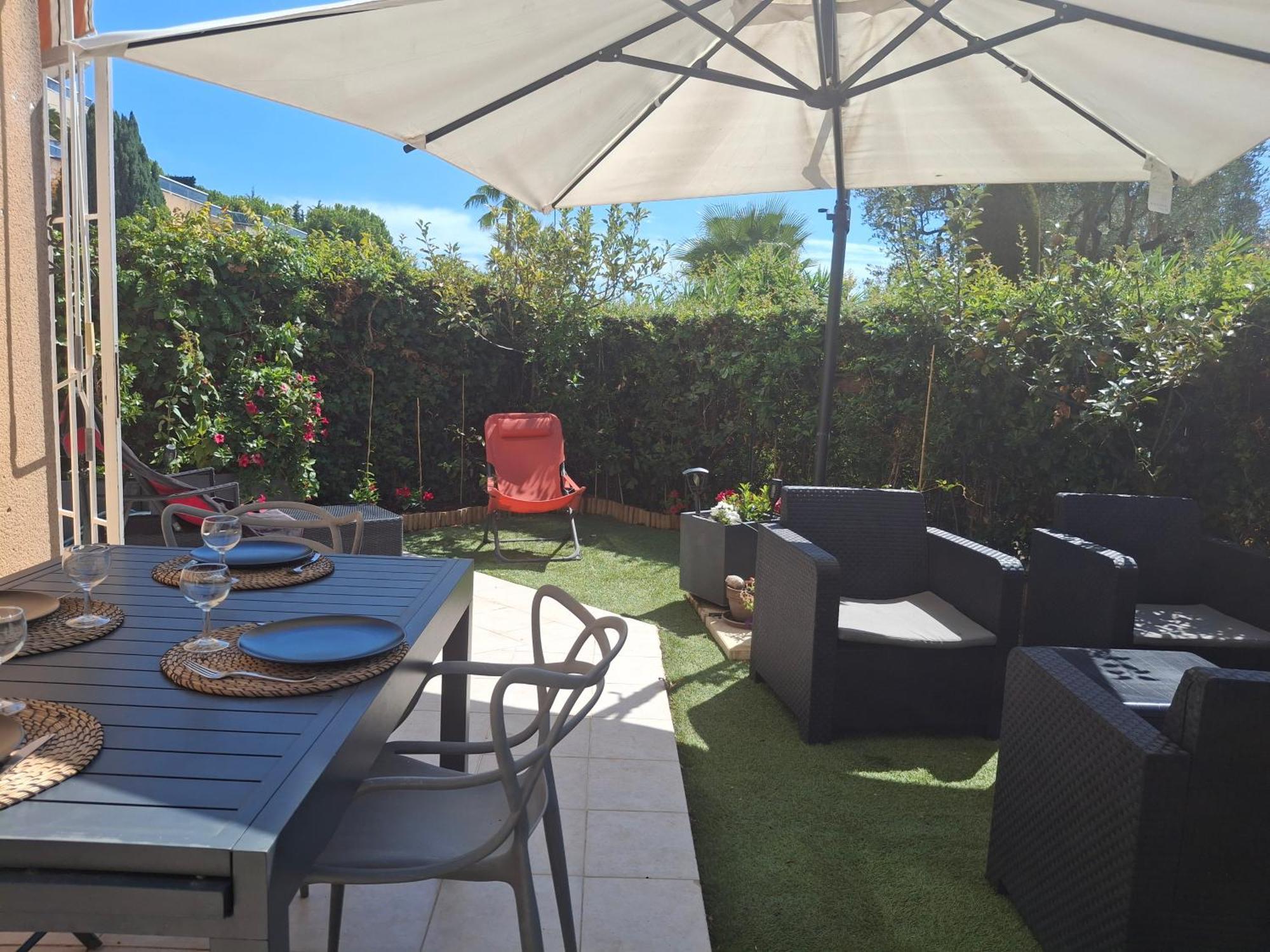 Lovely With Private Garden And A Swimming-pool Nice