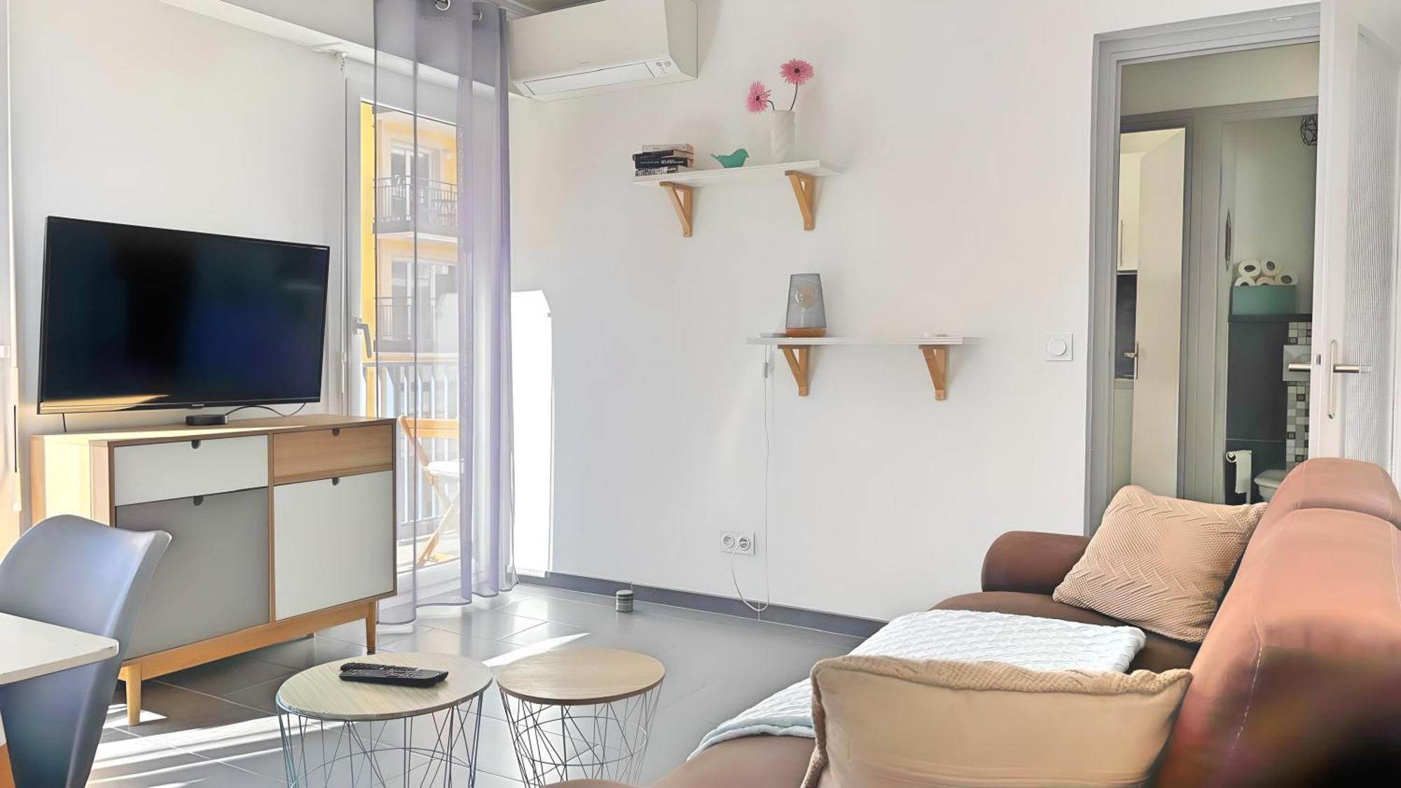 Apartment Confortable Avec Balcon - Proche Gare Riquier Sncf *