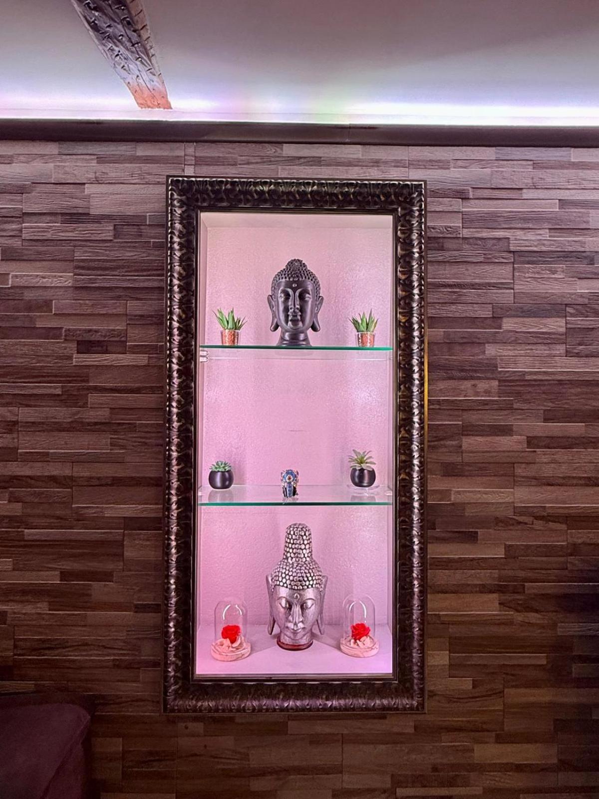 Beautiful 2 Piece Center Nice