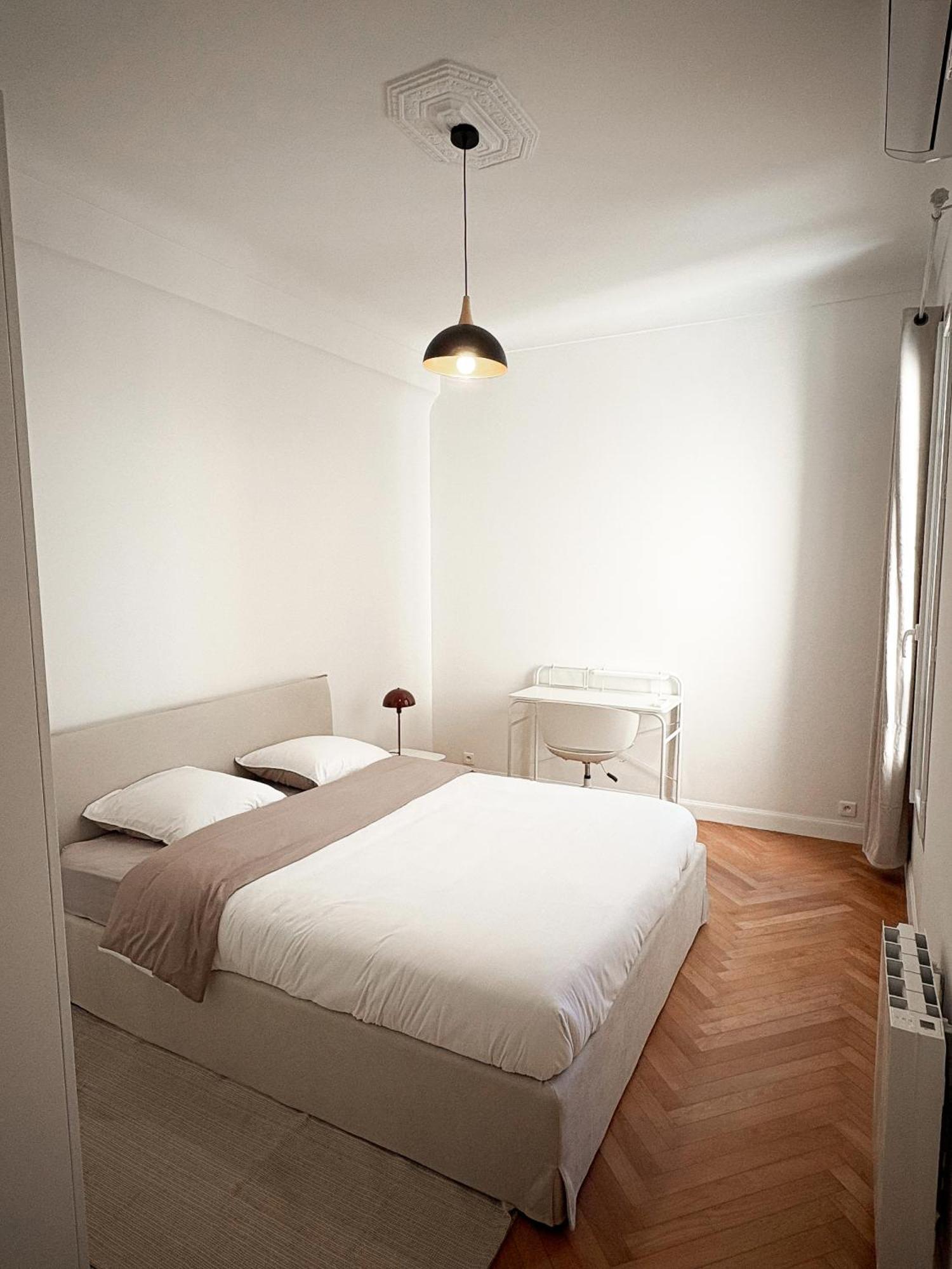 Center - Spacious Luxury With Air Conditioning Nice