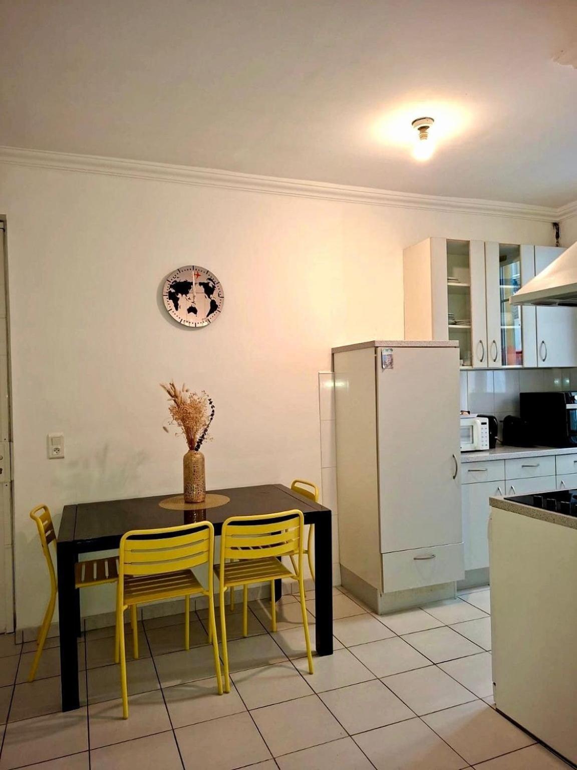 2 Pieces En Etage Au Centre-ville De Nice