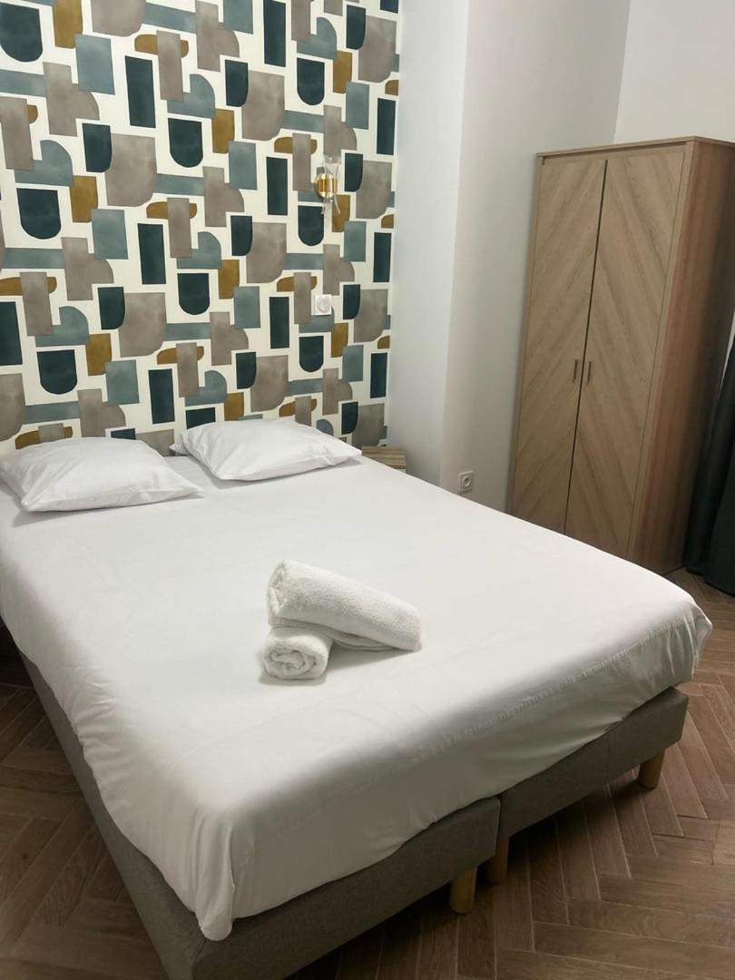 Moon 26 - 6p Apartment *