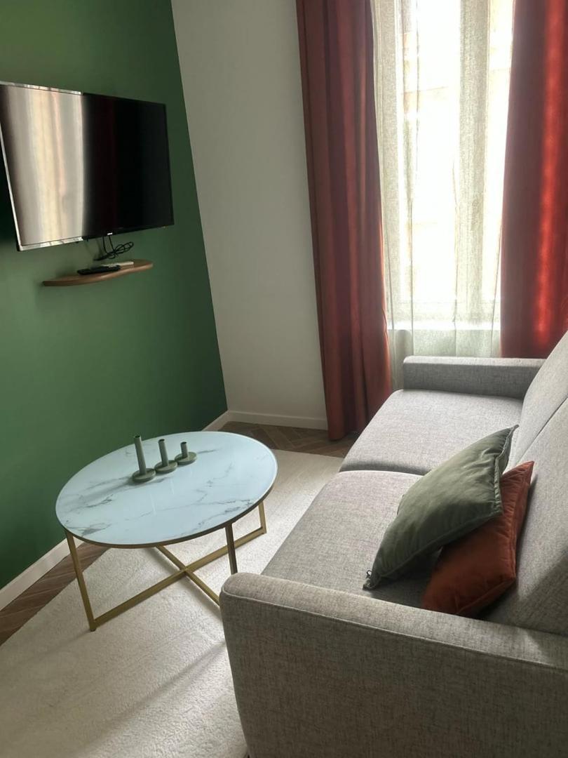 Moon 26 - 6p Apartment Nice