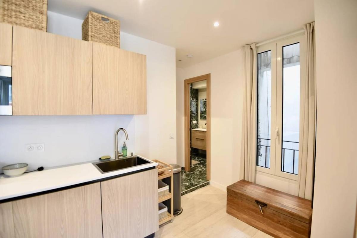 Signature The Port *