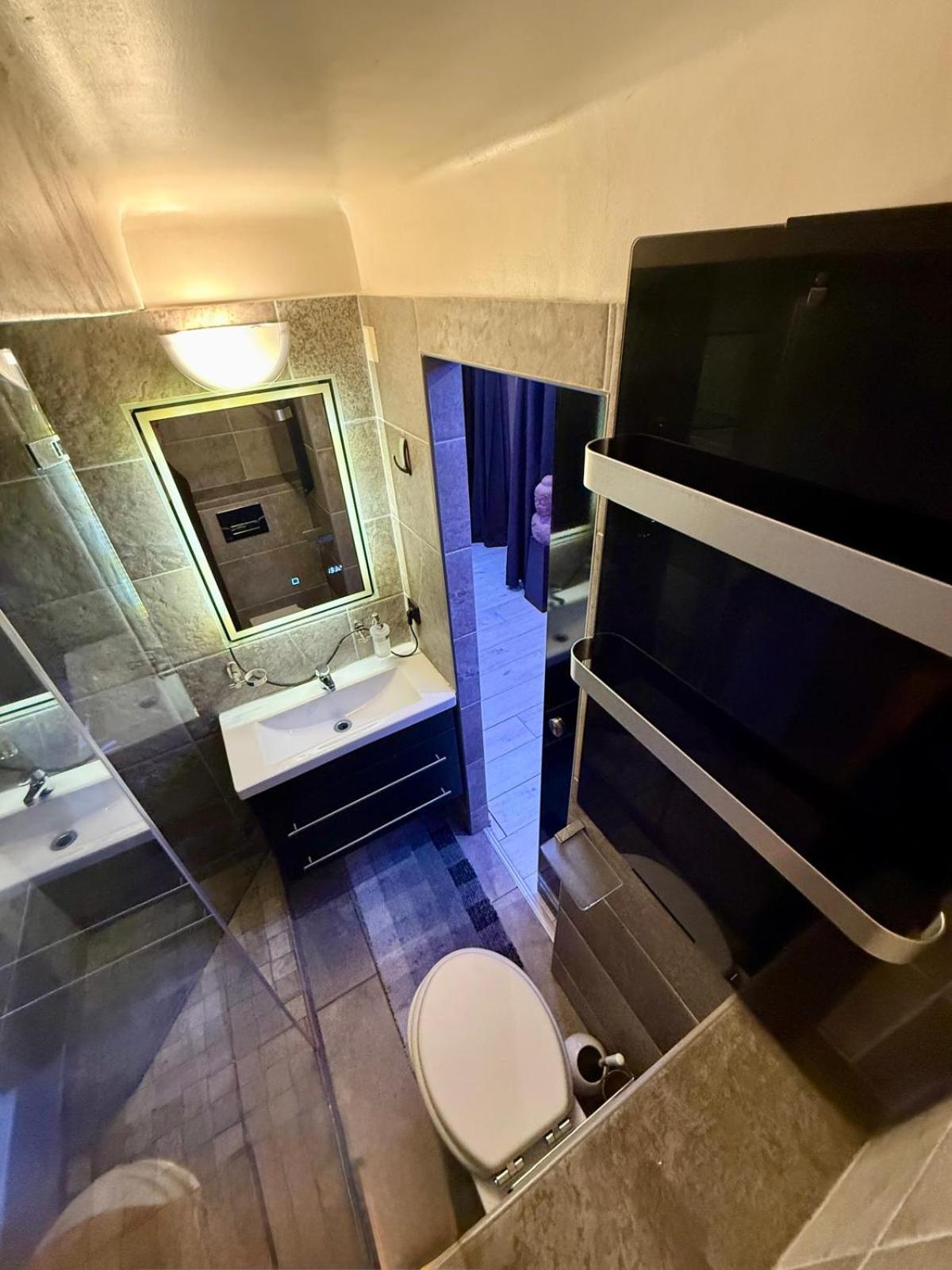 Beautiful 2 Piece Center * Nice