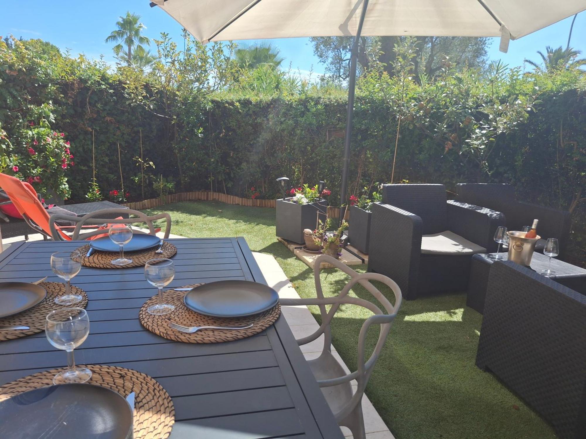 Lovely With Private Garden And A Swimming-pool