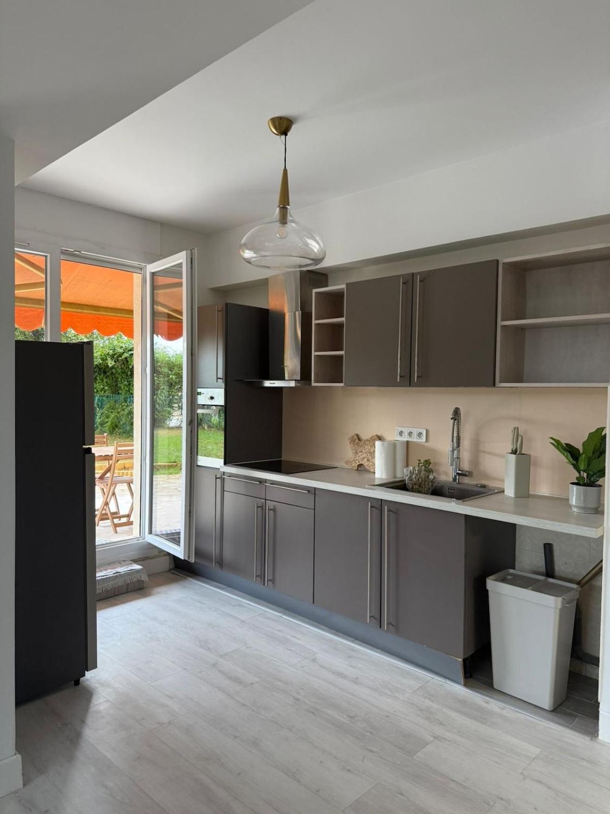 Apartment Beautiful 3 Bedroom With Garden Nice