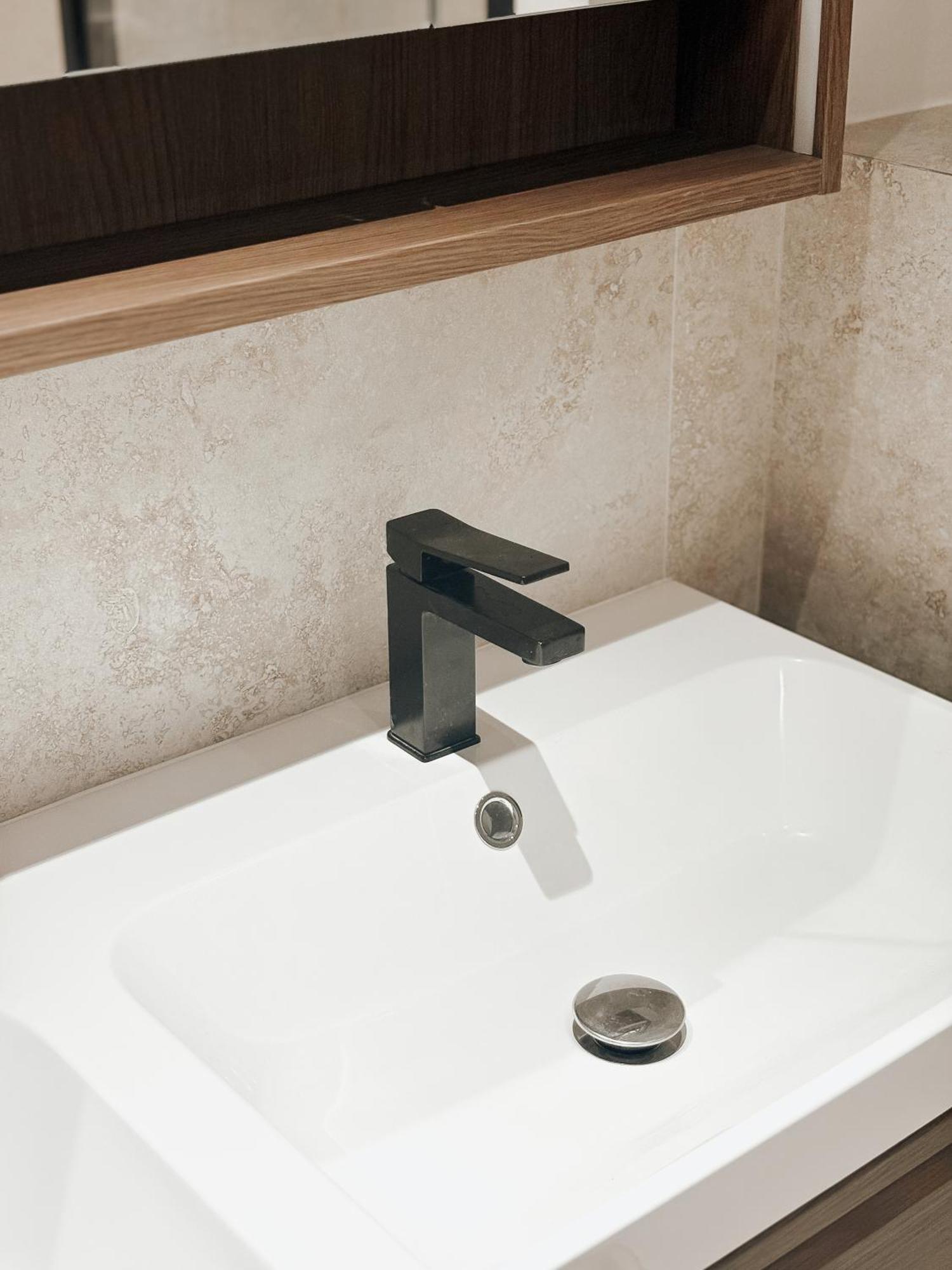 Center - Spacious Luxury With Air Conditioning Apartment *