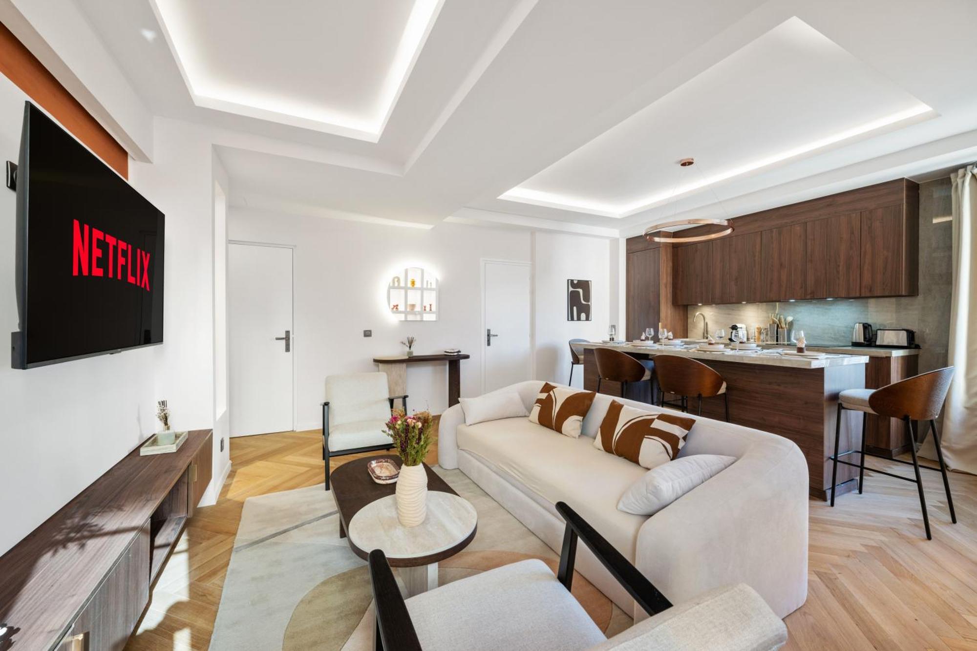 Luxueux, Spacieux Dans Le Quartier Du Port Apartment *