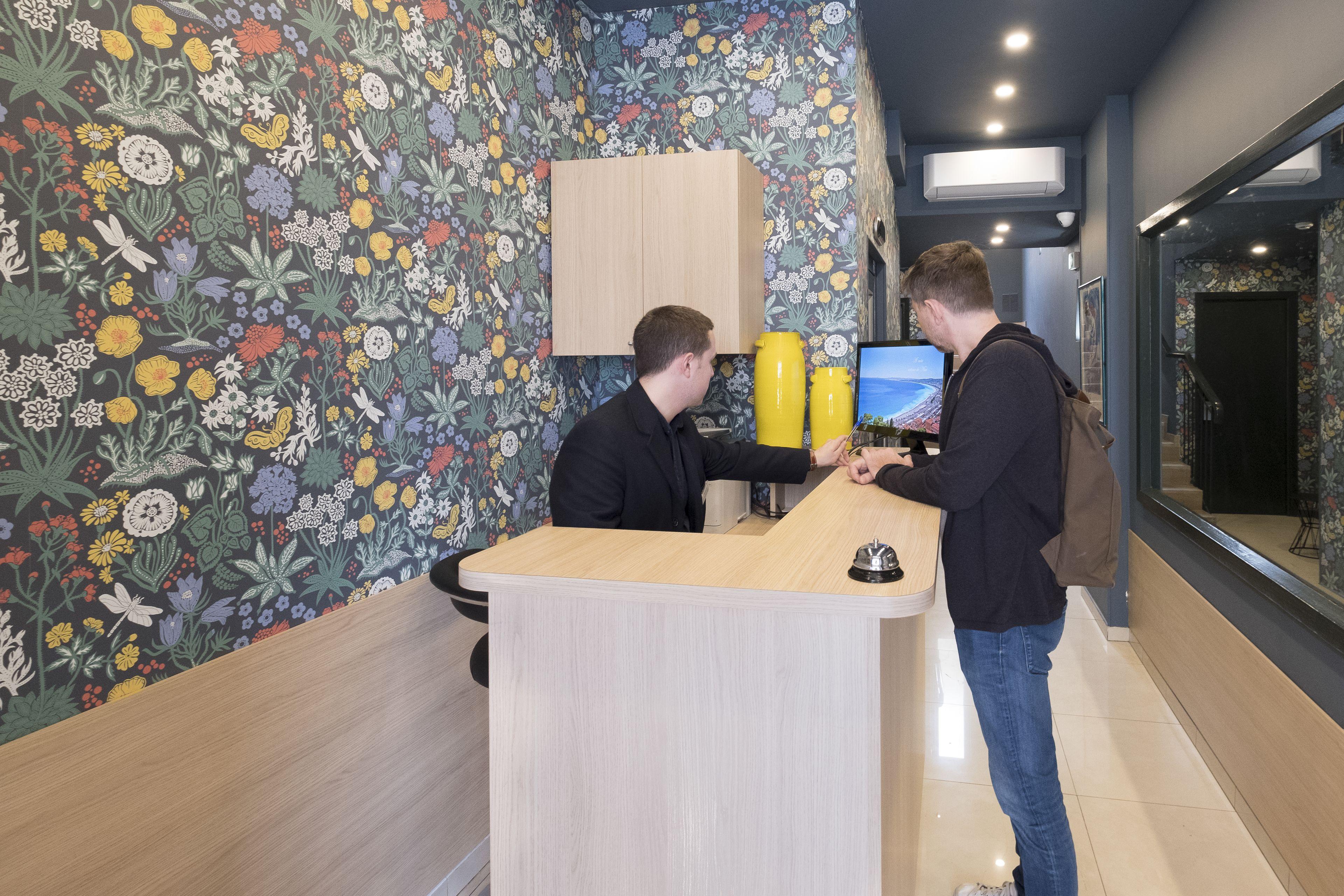 Du Centre, Un Ammi 2* Nice