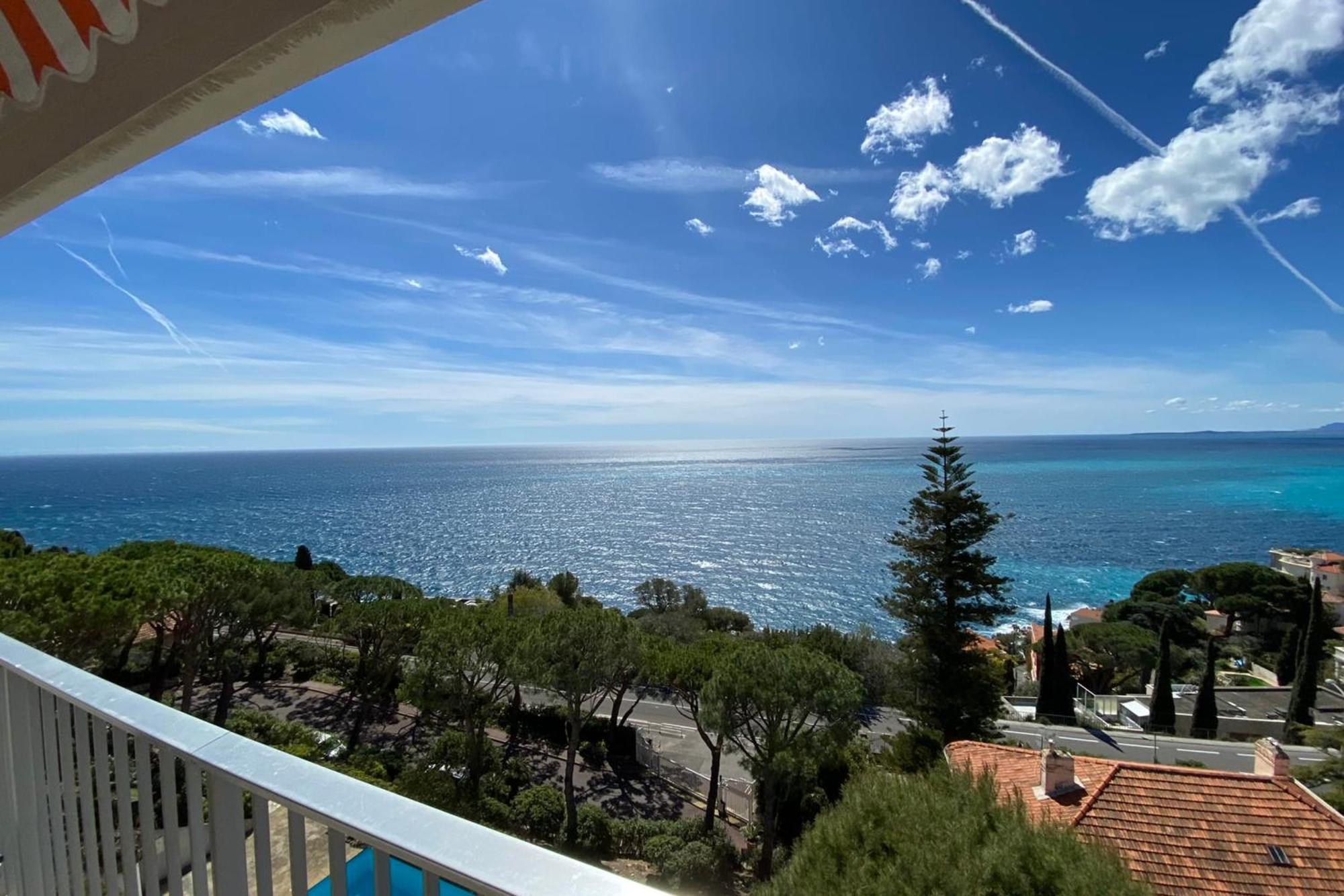 Superb With Exceptional Sea View *