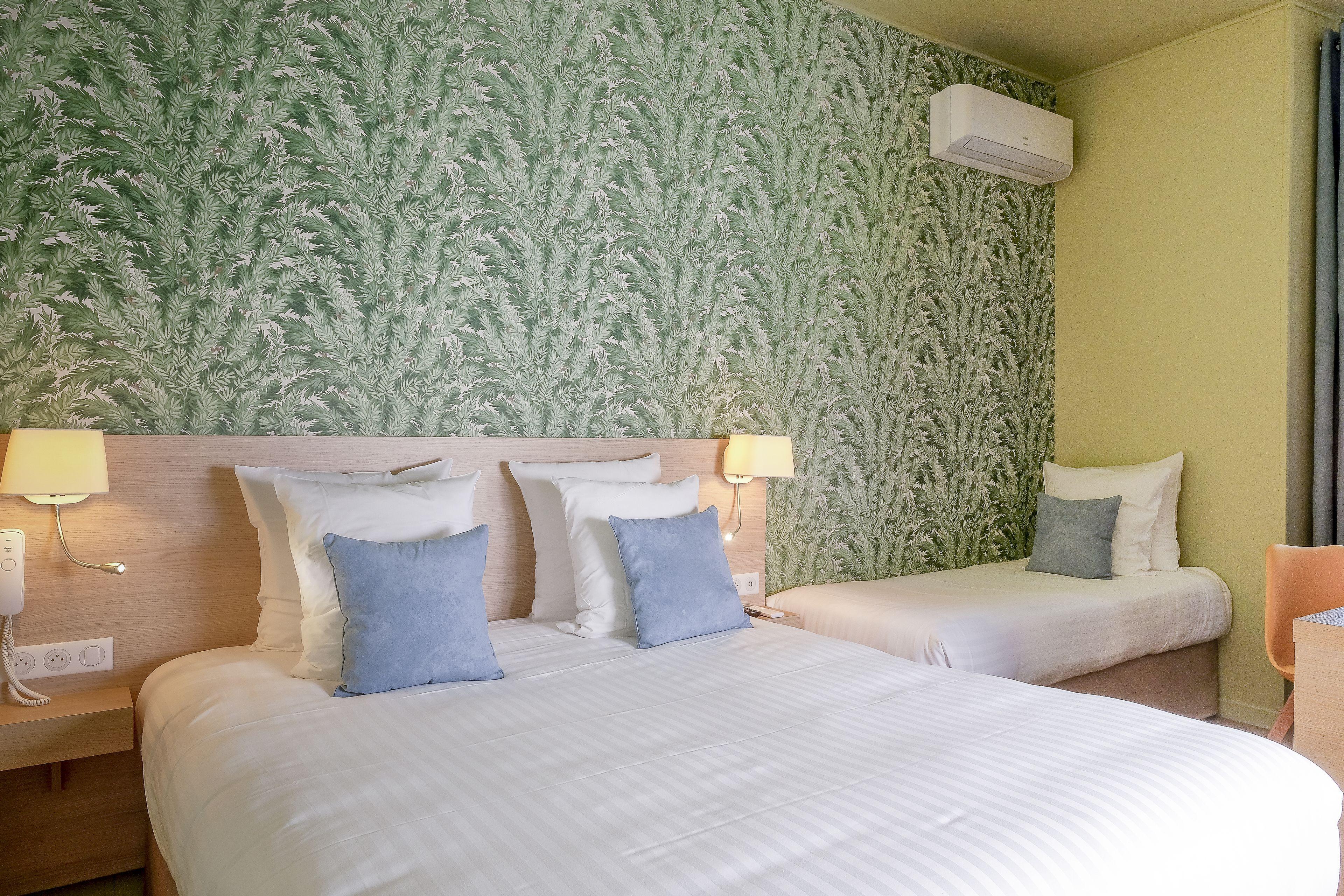 Du Centre, Un Ammi Hotel