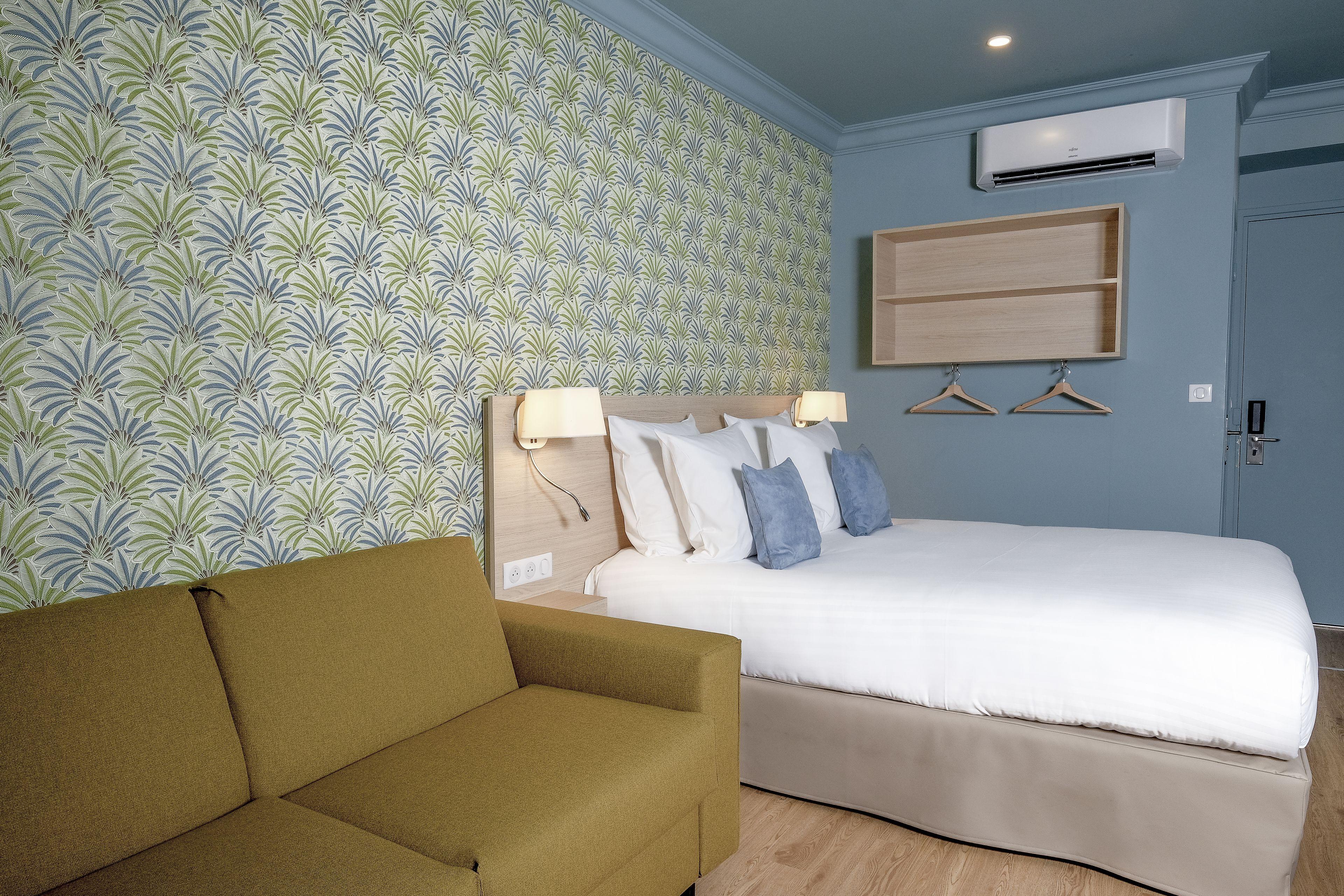 Hotel Du Centre, Un Ammi