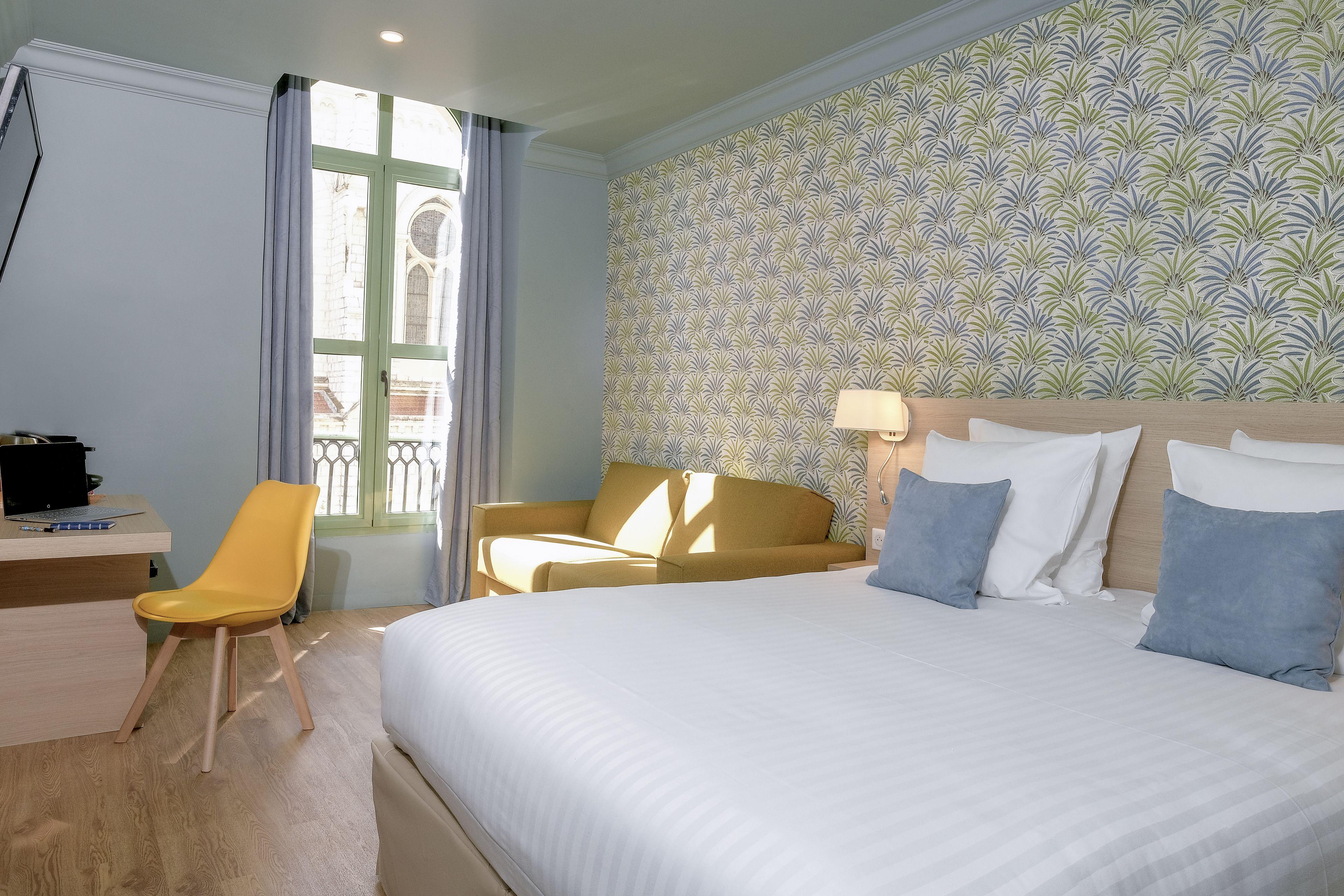 Hotel Du Centre, Un Ammi