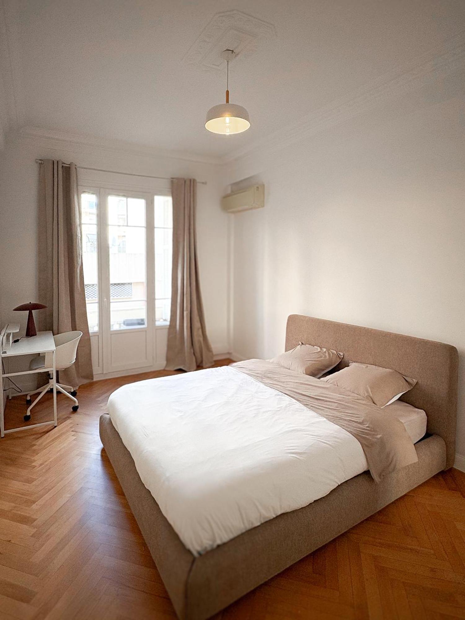 Center - Spacious Luxury With Air Conditioning