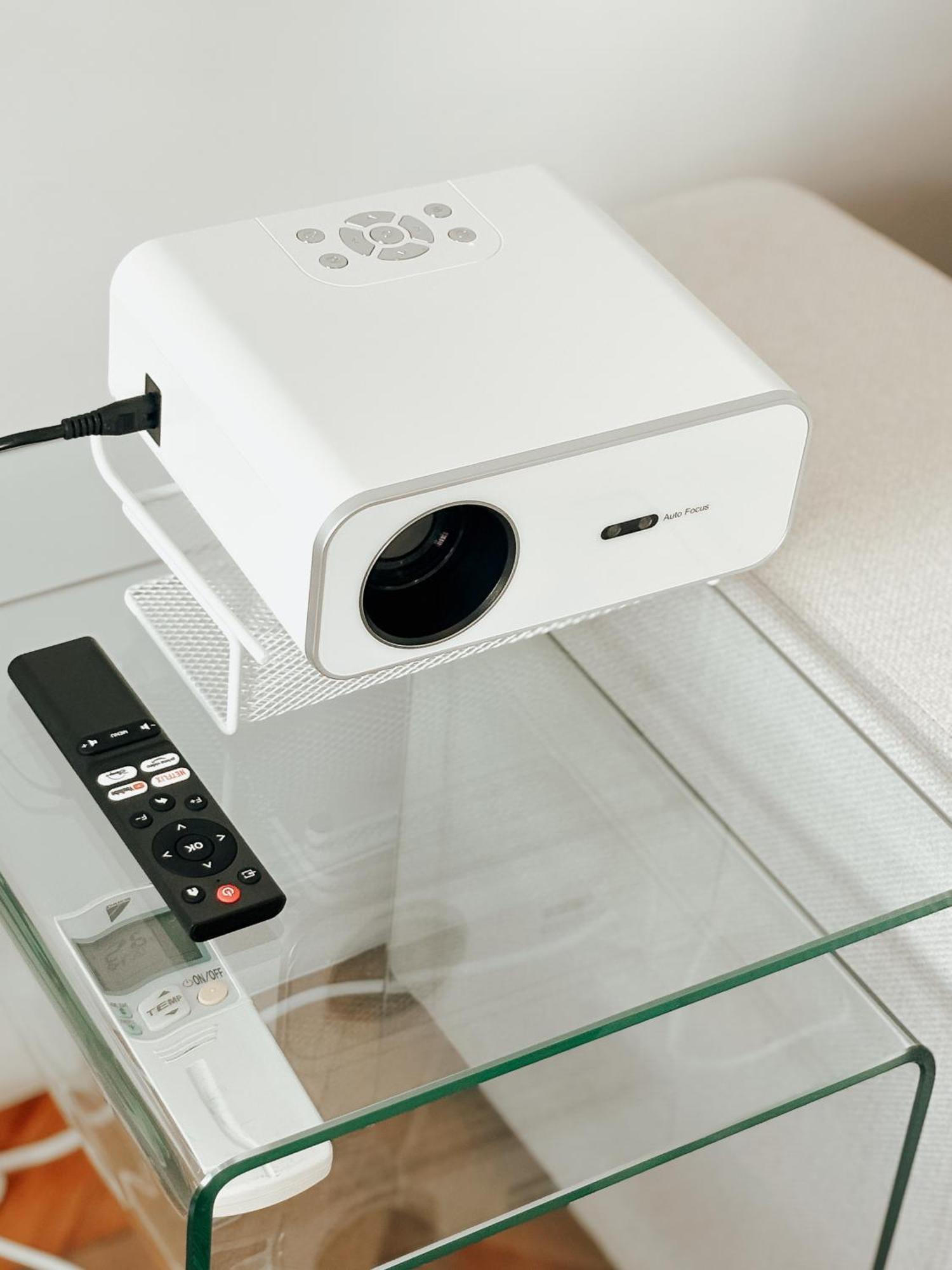 Center - Spacious Luxury With Air Conditioning