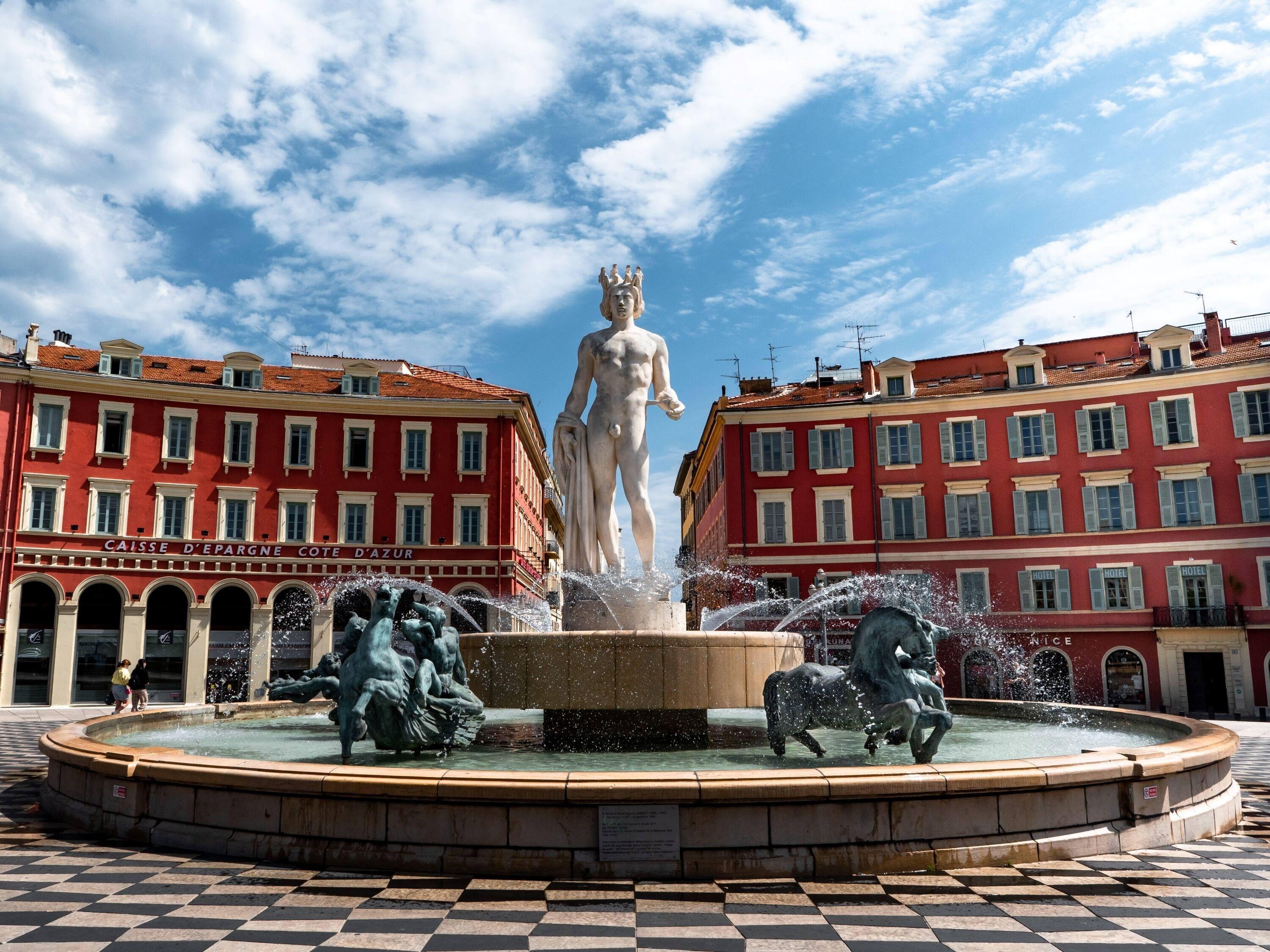 Hotel Du Centre, Un Ammi