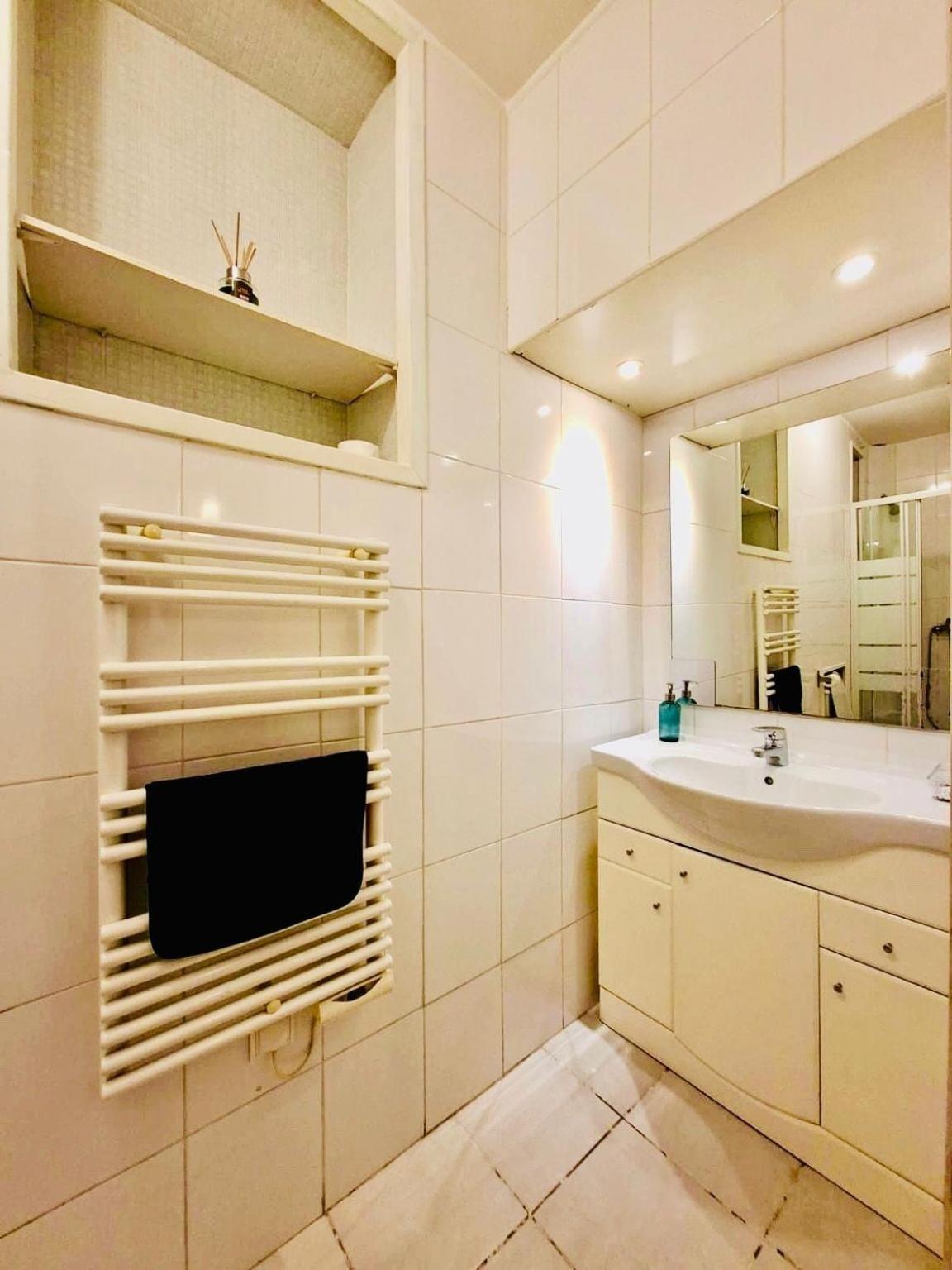 Apartment 2 Pieces En Etage Au Centre-ville De *