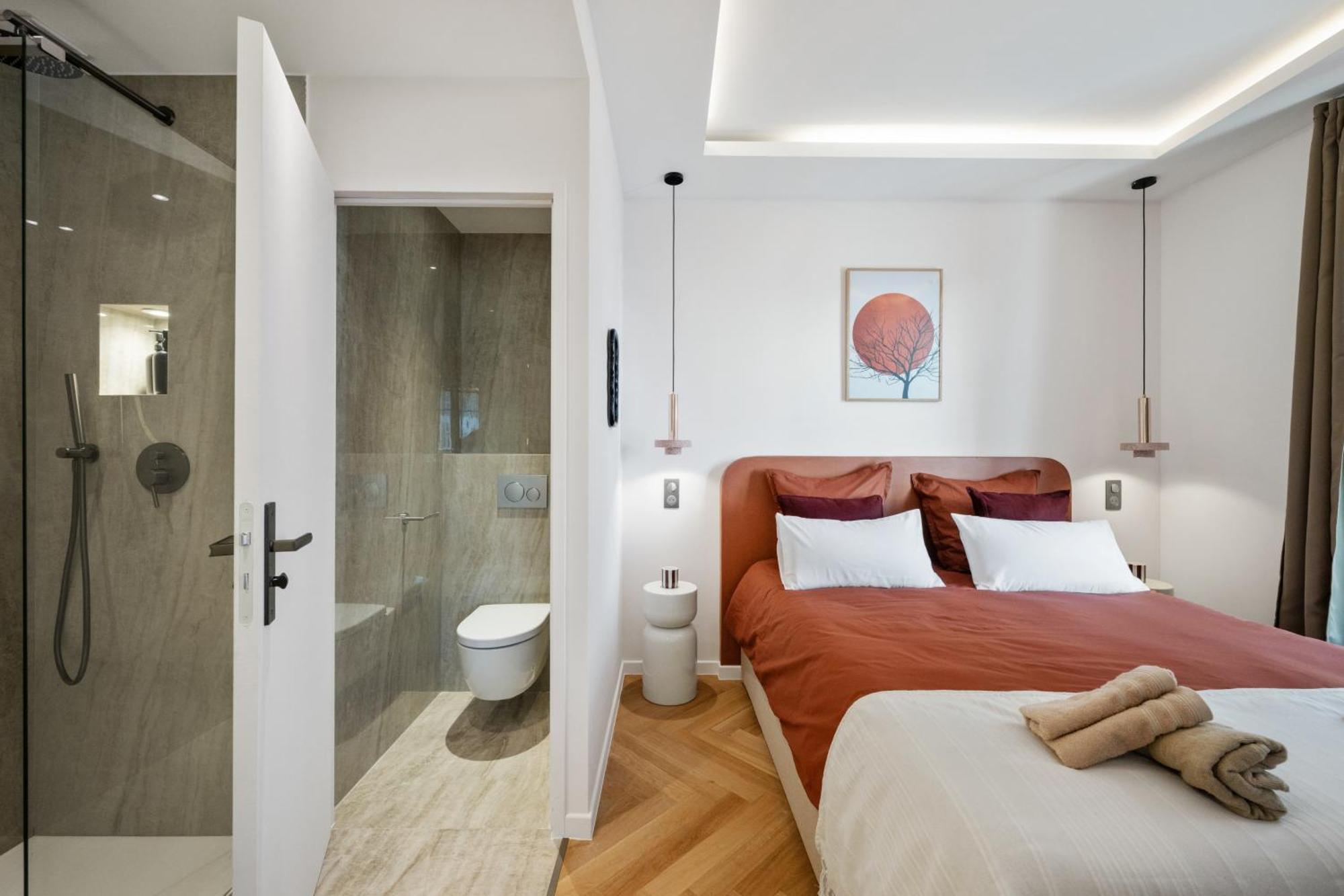 Luxueux, Spacieux Dans Le Quartier Du Port Apartment *