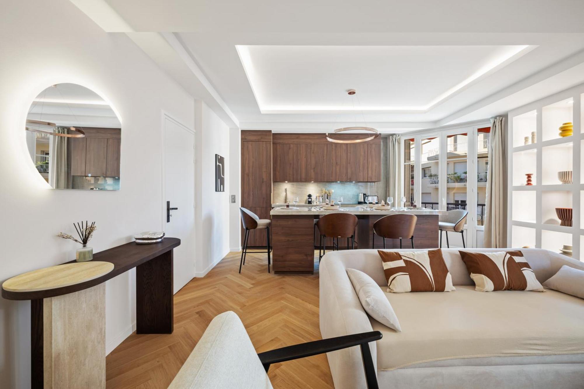 Luxueux, Spacieux Dans Le Quartier Du Port *