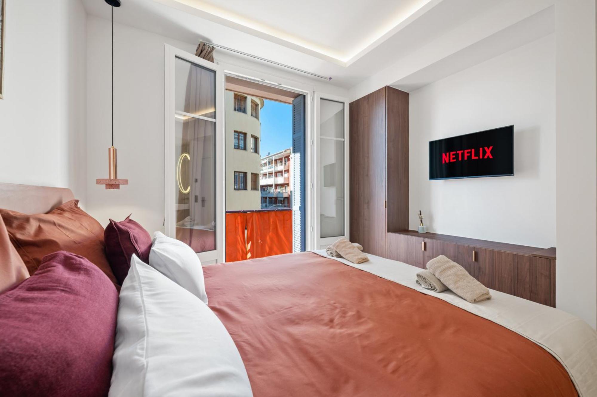 Luxueux, Spacieux Dans Le Quartier Du Port *