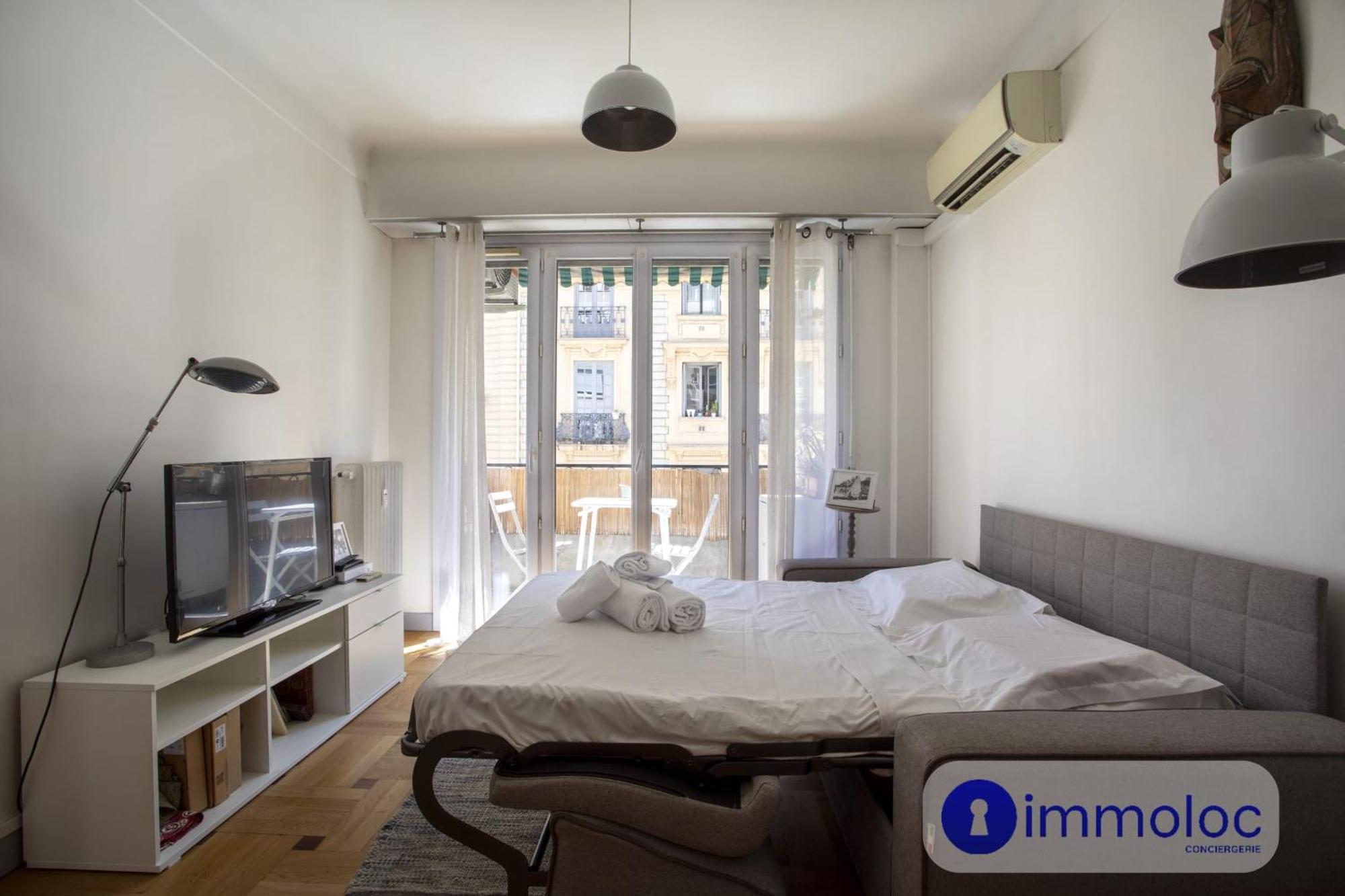 Neighborhood Liberation Apartment *