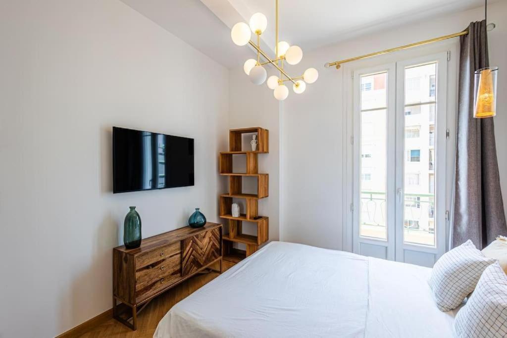 Prestige Sur La Promenade Des Nice