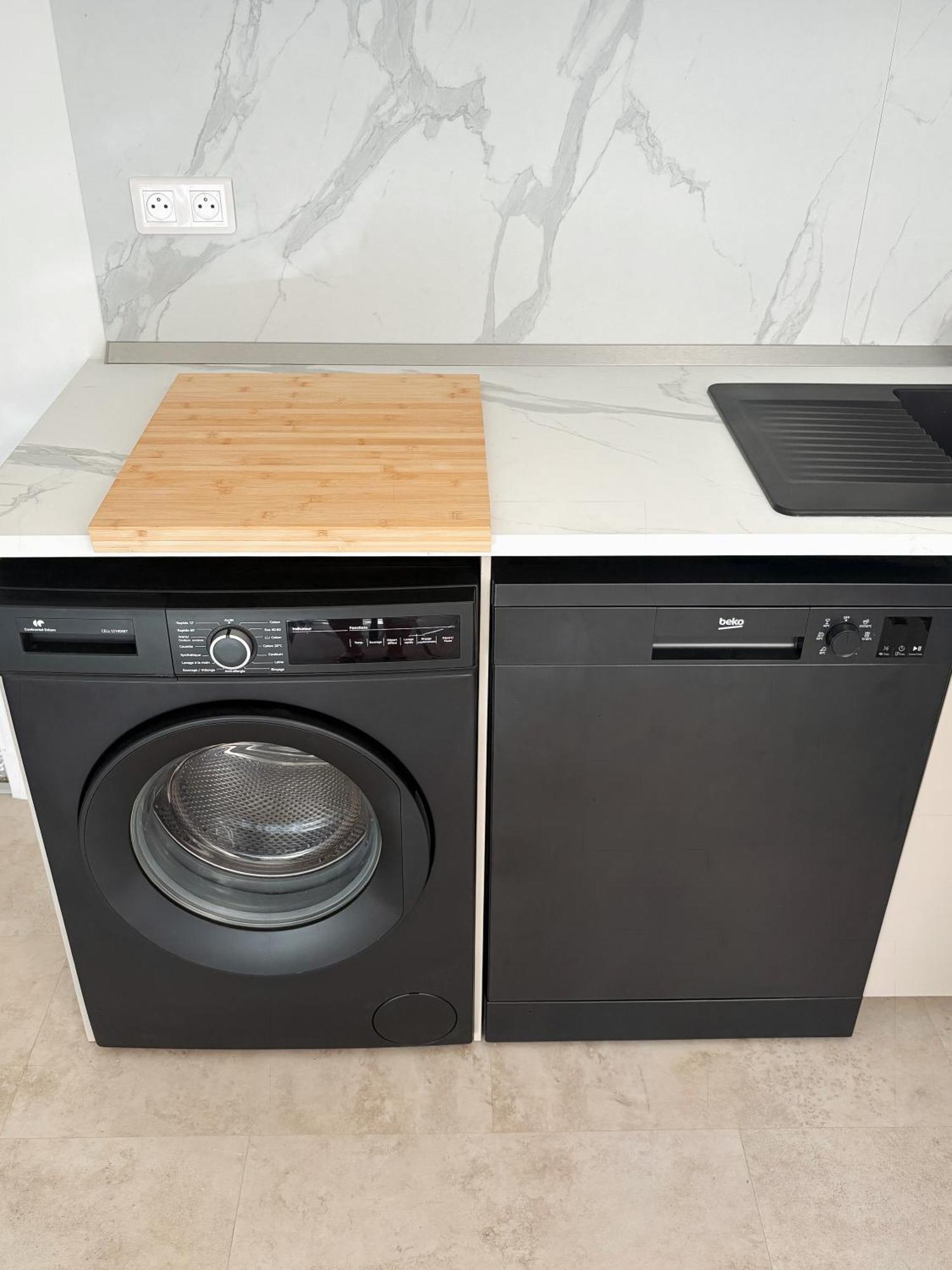 Center - Spacious Luxury With Air Conditioning * Nice